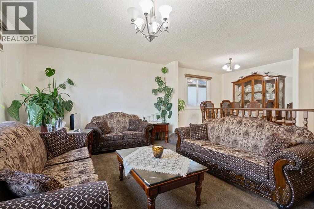 220 Temple Close Ne, Calgary, Alberta  T1Y 2B6 - Photo 10 - A2255982