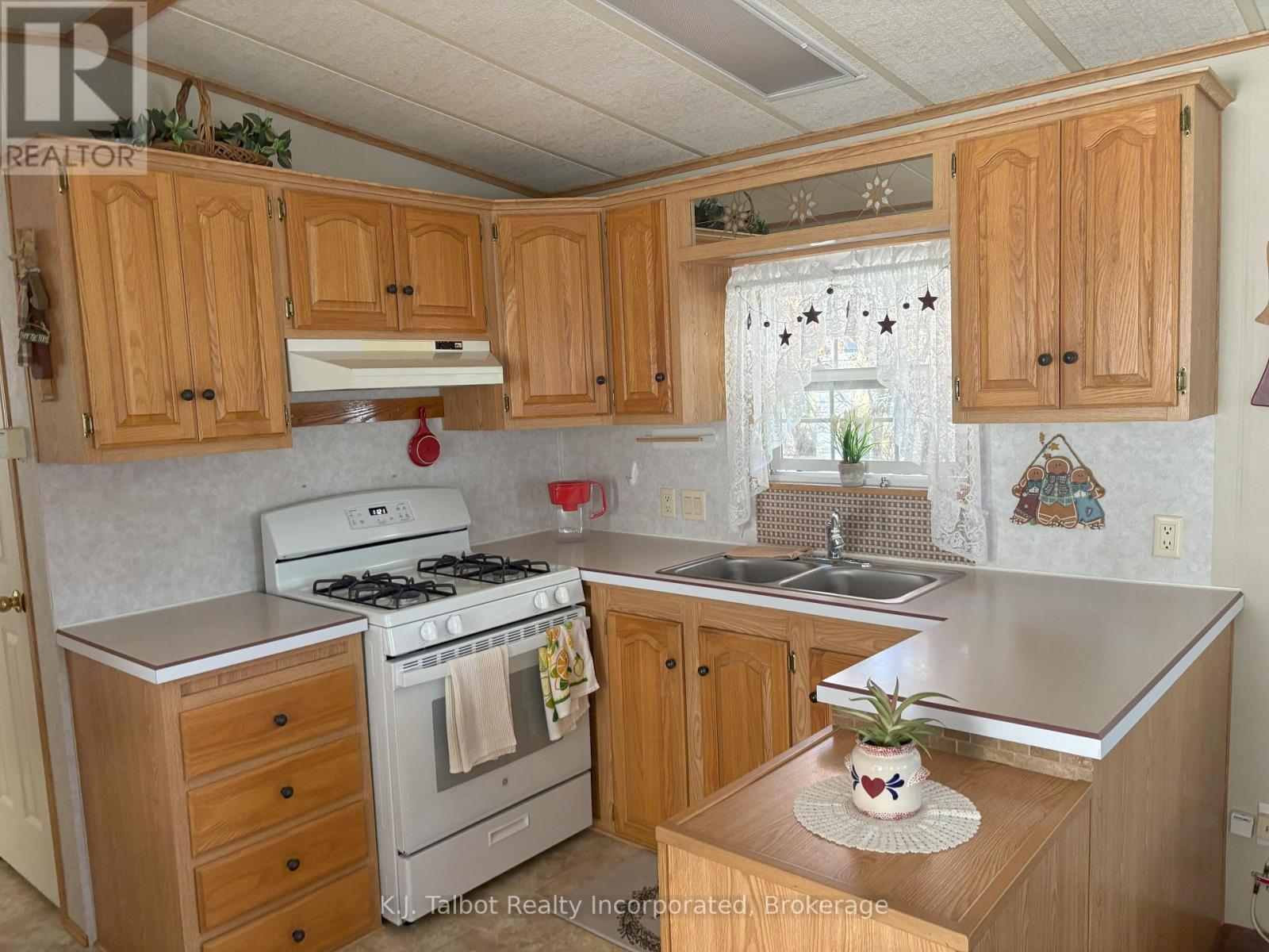 77719 Bluewater Hwy - 5 Starboard Street, Bluewater, Ontario  N0M 1G0 - Photo 12 - X12429569