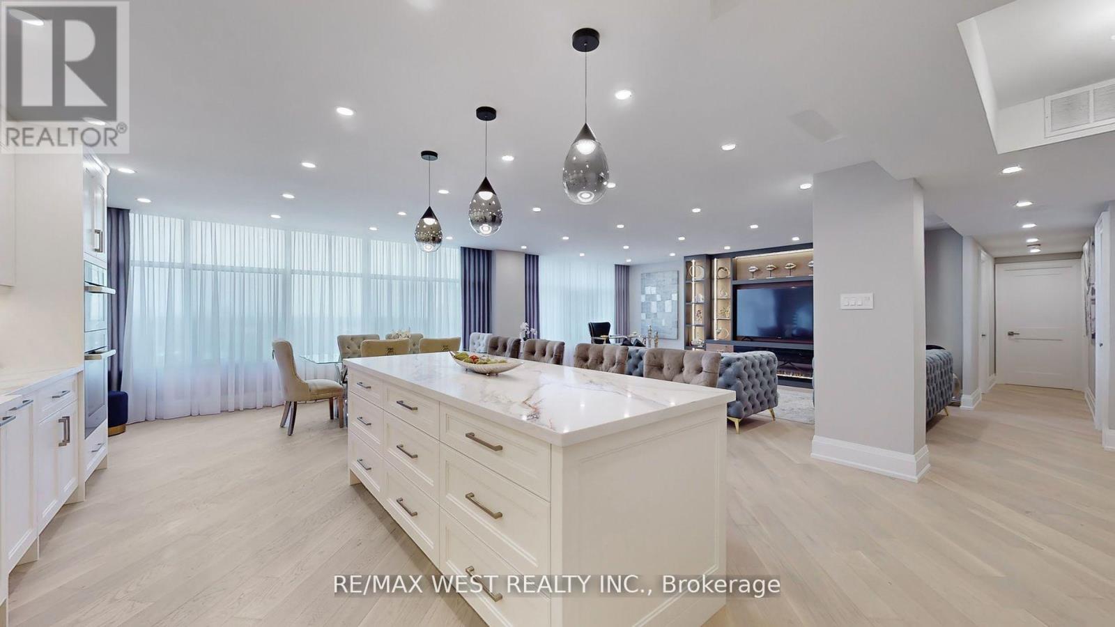 1403 - 900 Yonge Street, Toronto, Ontario  M4W 3P5 - Photo 15 - C12432473
