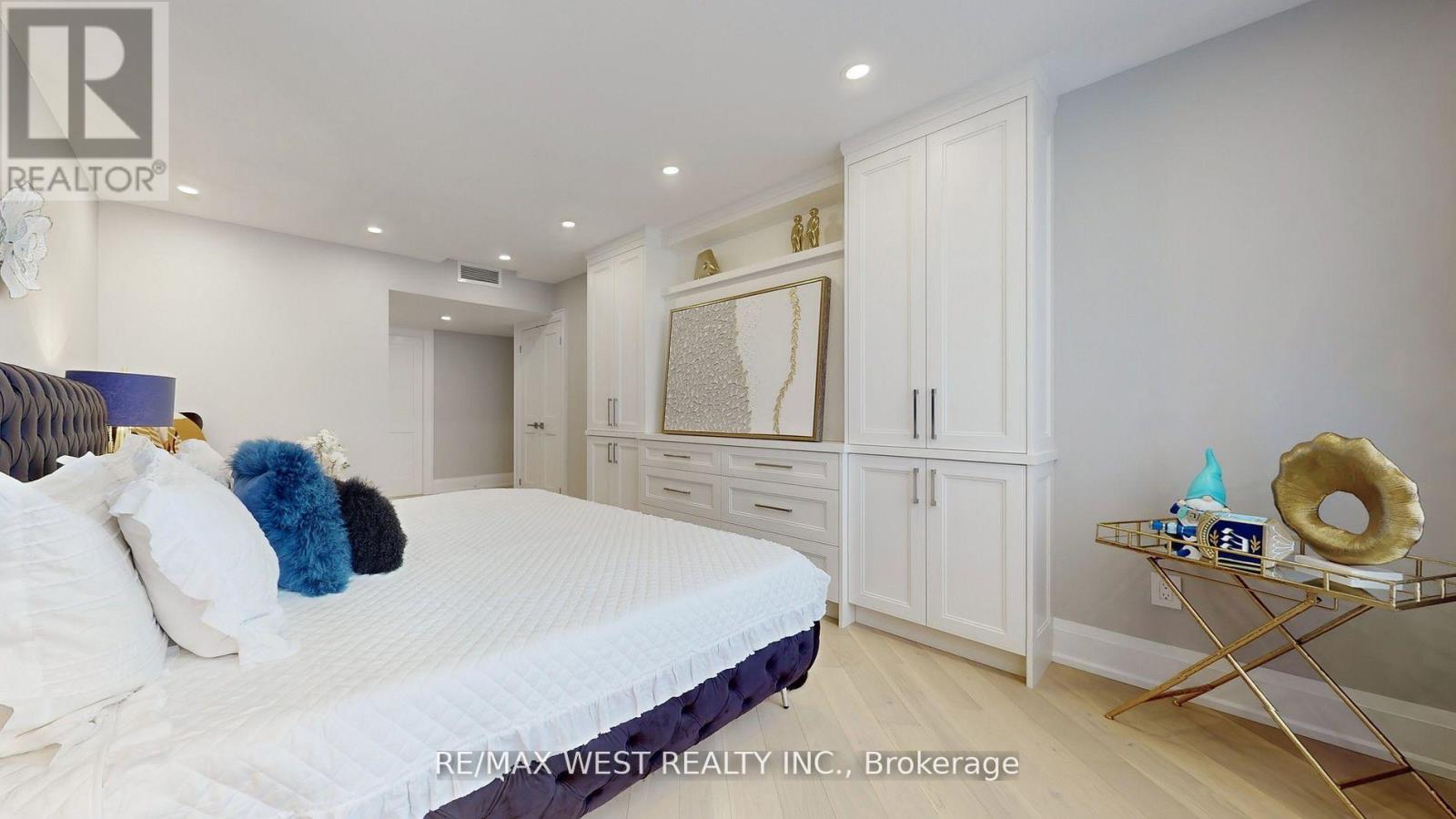 1403 - 900 Yonge Street, Toronto, Ontario  M4W 3P5 - Photo 25 - C12432473