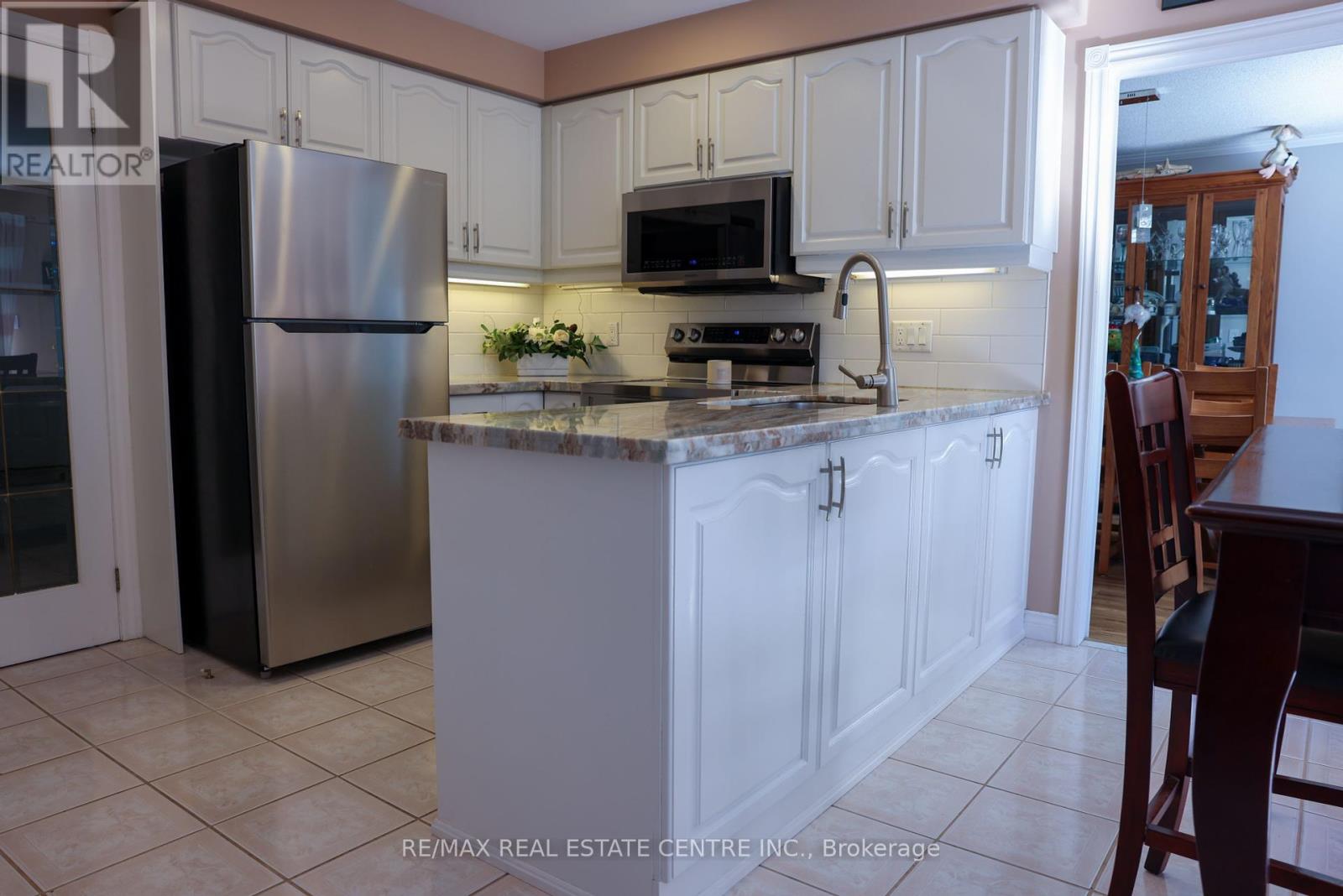 119 Hume Drive, Cambridge, Ontario  N1T 1N3 - Photo 7 - X12432534