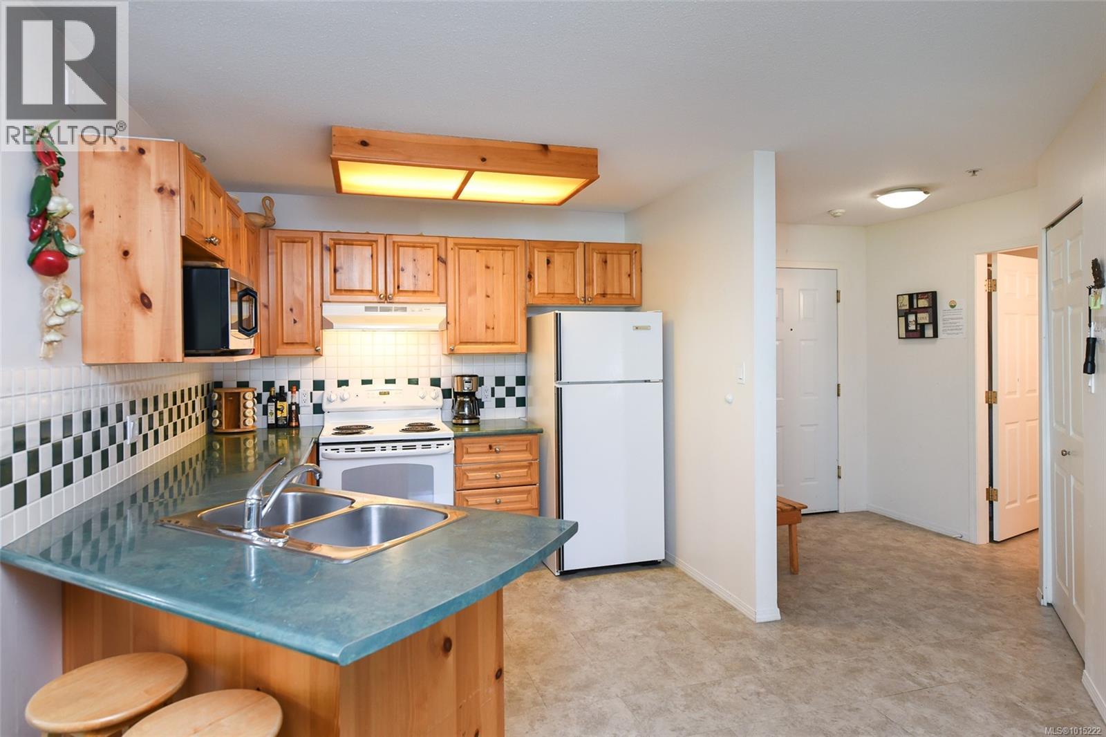 217 1320 Henry Rd, Courtenay, British Columbia  V9J 1L0 - Photo 4 - 1015222