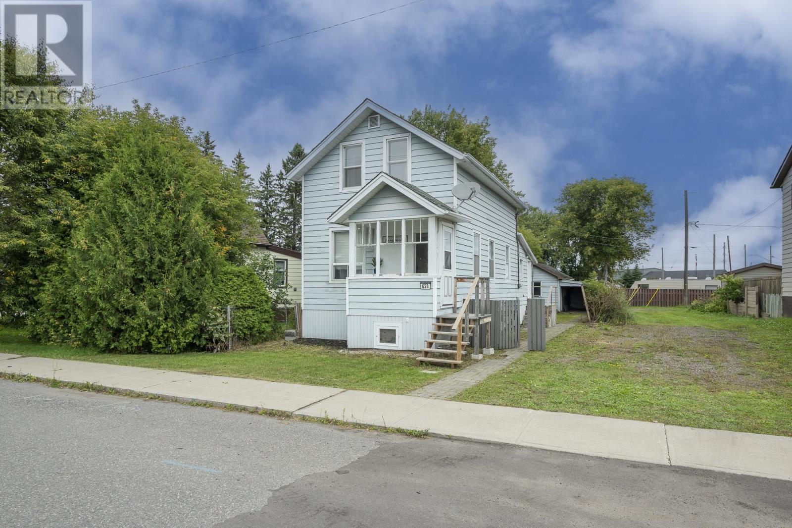 628 Mcbain St, Thunder Bay, Ontario  P7C 2Y3 - Photo 1 - TB252852