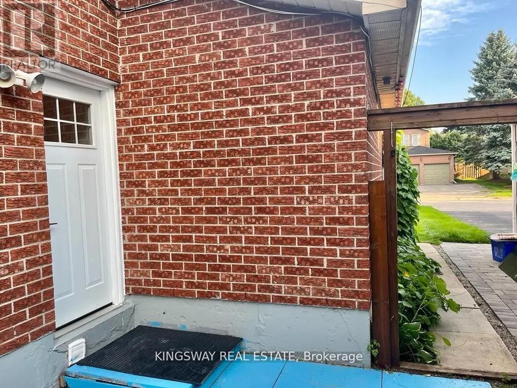 325 Salisbury Lane, Newmarket, Ontario  L3Y 8A6 - Photo 16 - N12432451
