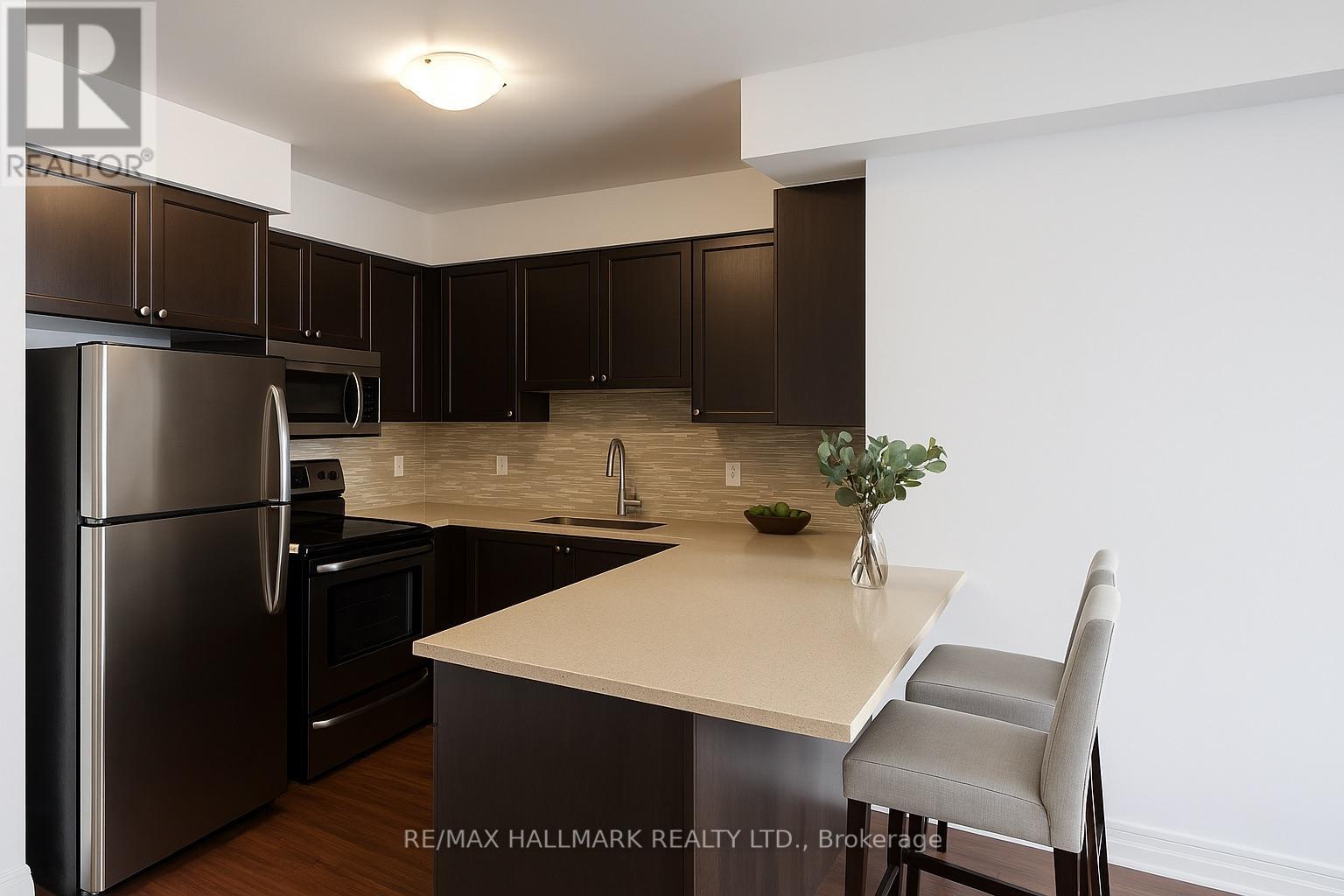 807 - 24 Woodstream Boulevard, Vaughan, Ontario  L4L 8C4 - Photo 3 - N12432459