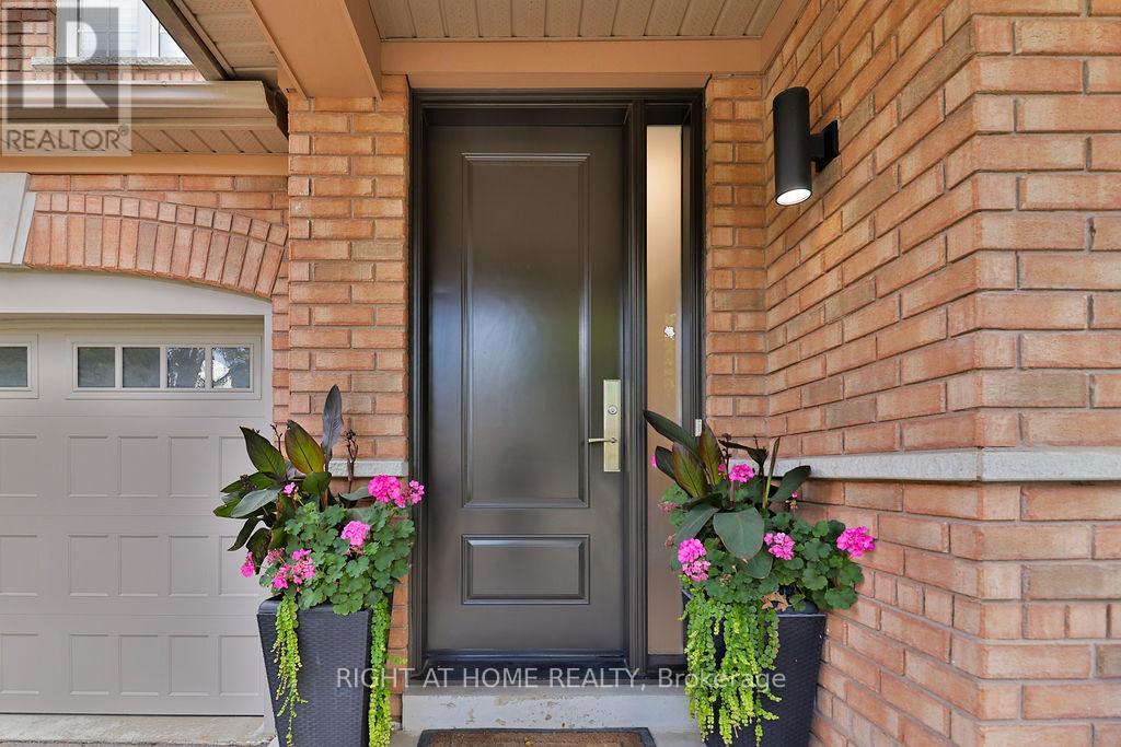140 Moraine Drive, Vaughan, Ontario  L4H 2E6 - Photo 2 - N12432471
