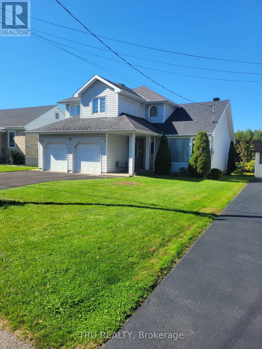 15 George Avenue, Perth, Ontario  K7H 2Y7 - Photo 1 - X12432532