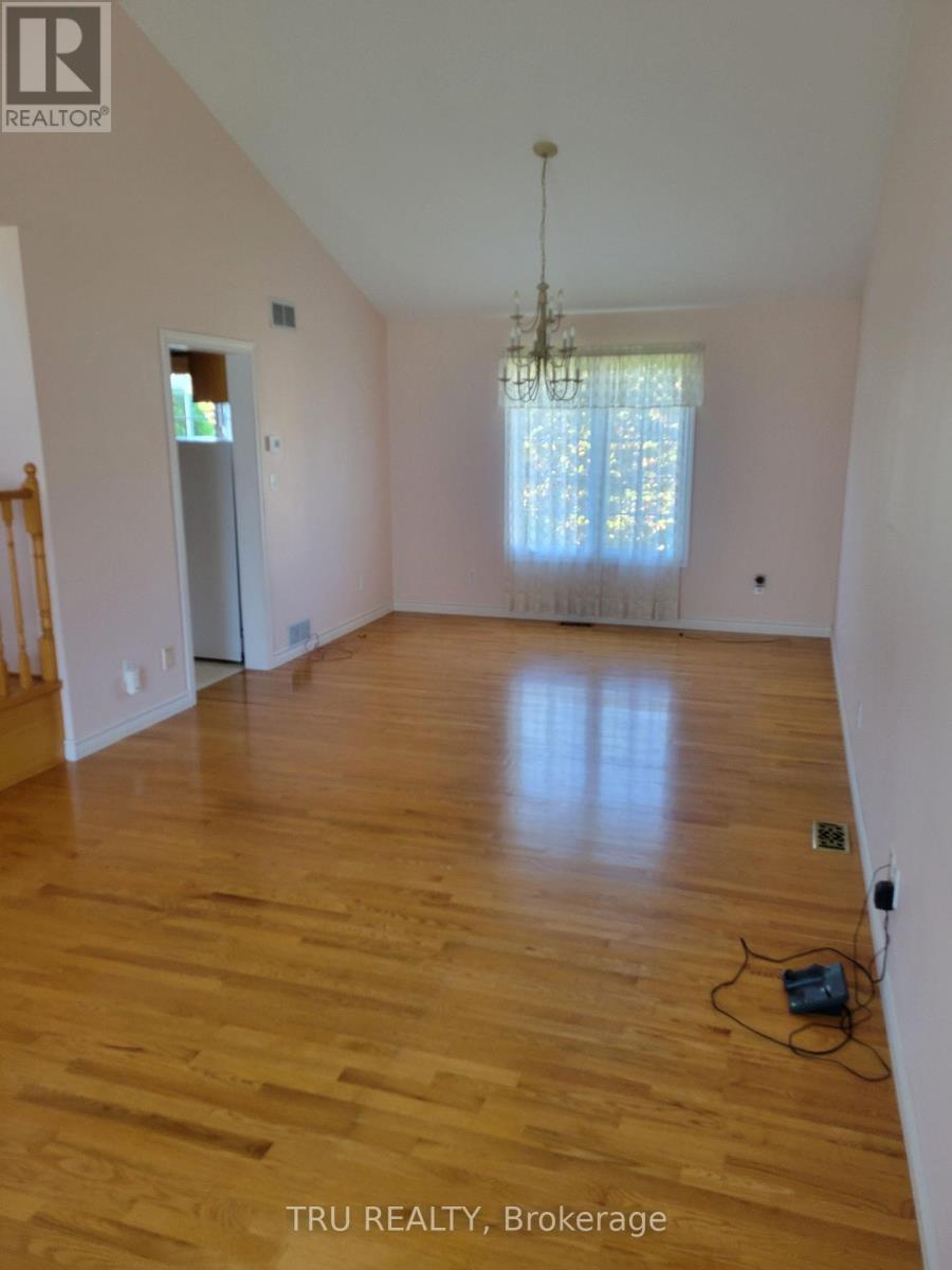 15 George Avenue, Perth, Ontario  K7H 2Y7 - Photo 3 - X12432532