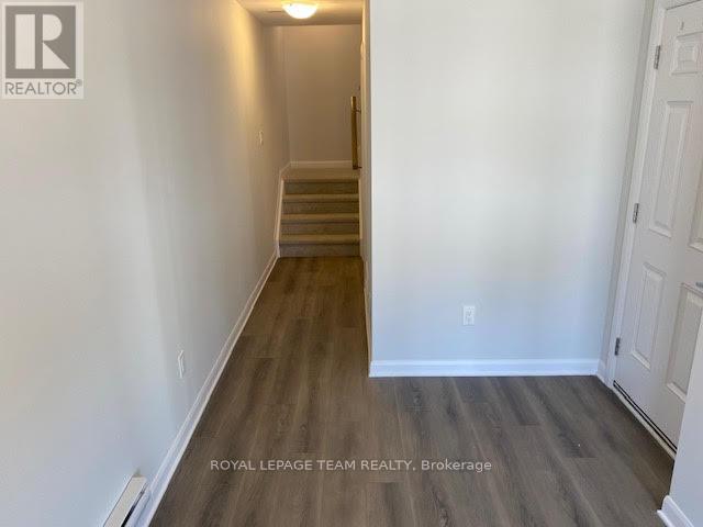 382 Clearpath Private, Ottawa, Ontario  K2T 0S6 - Photo 2 - X12432533