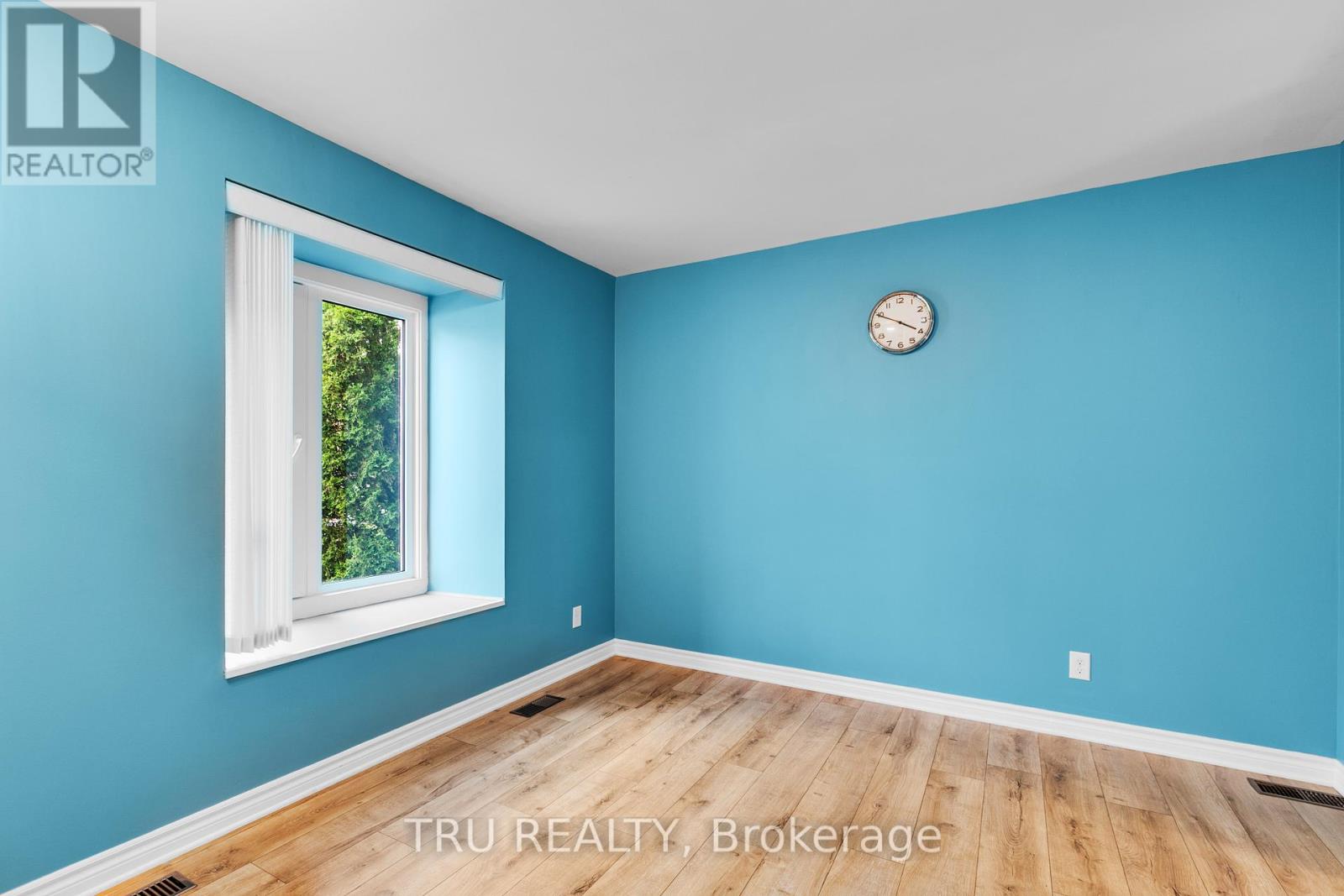715 Mooneys Bay Place, Ottawa, Ontario  K1V 8W4 - Photo 7 - X12432597