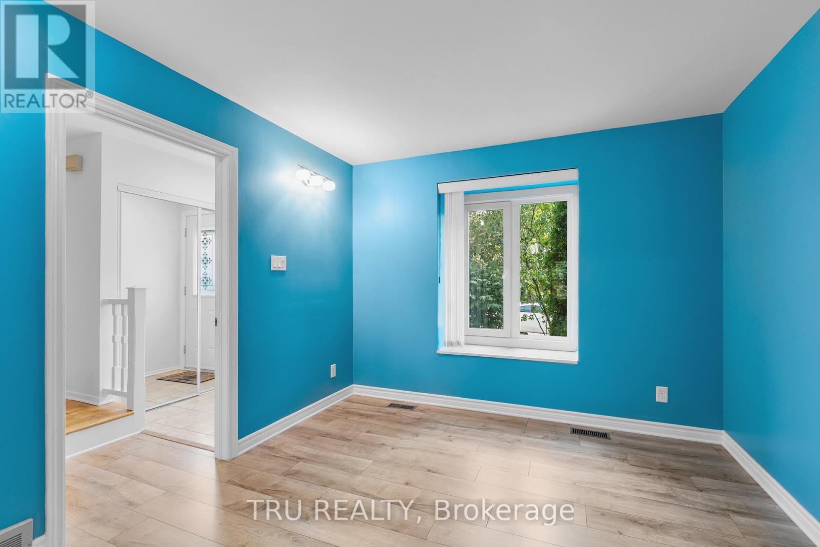 715 Mooneys Bay Place, Ottawa, Ontario  K1V 8W4 - Photo 9 - X12432597