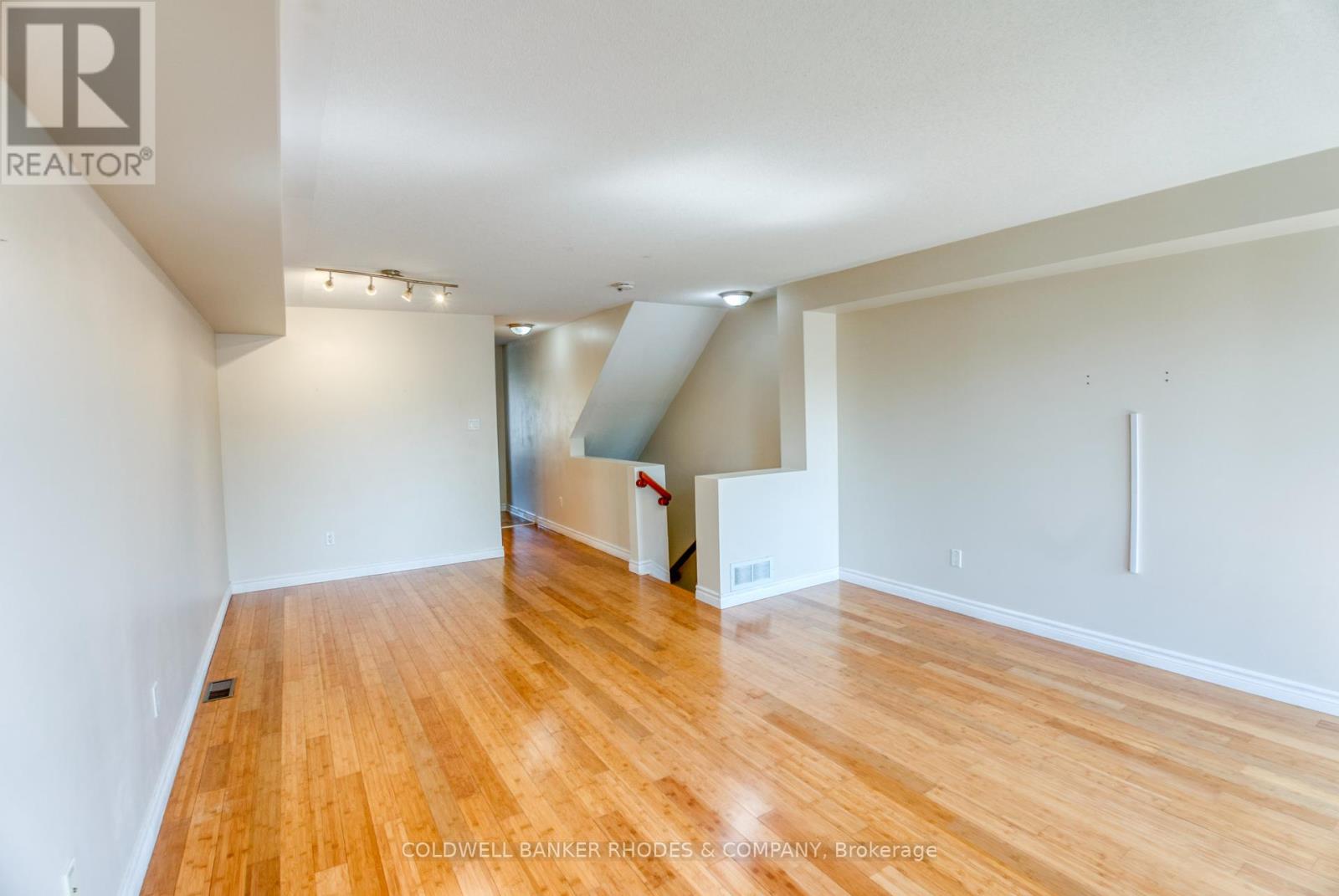 114 Brentmore Private, Ottawa, Ontario  K4A 0B7 - Photo 8 - X12432619