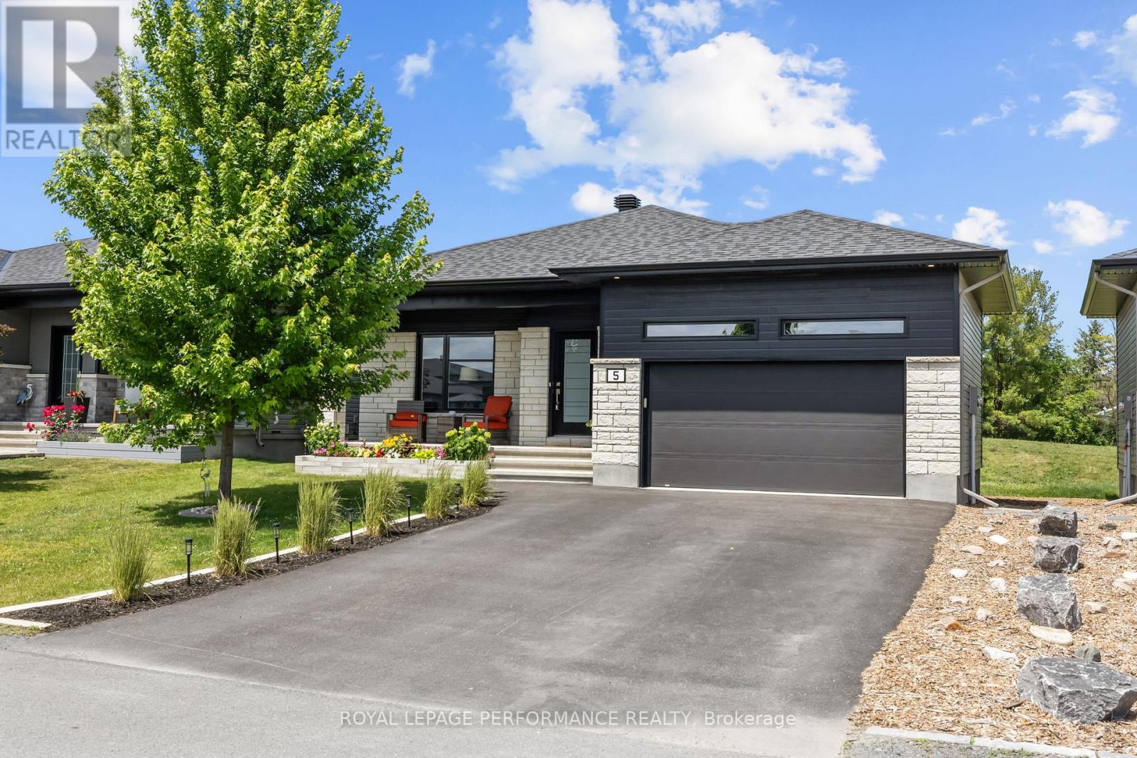 5 Matheson Street, North Stormont, Ontario  K0A 1R0 - Photo 1 - X12432621