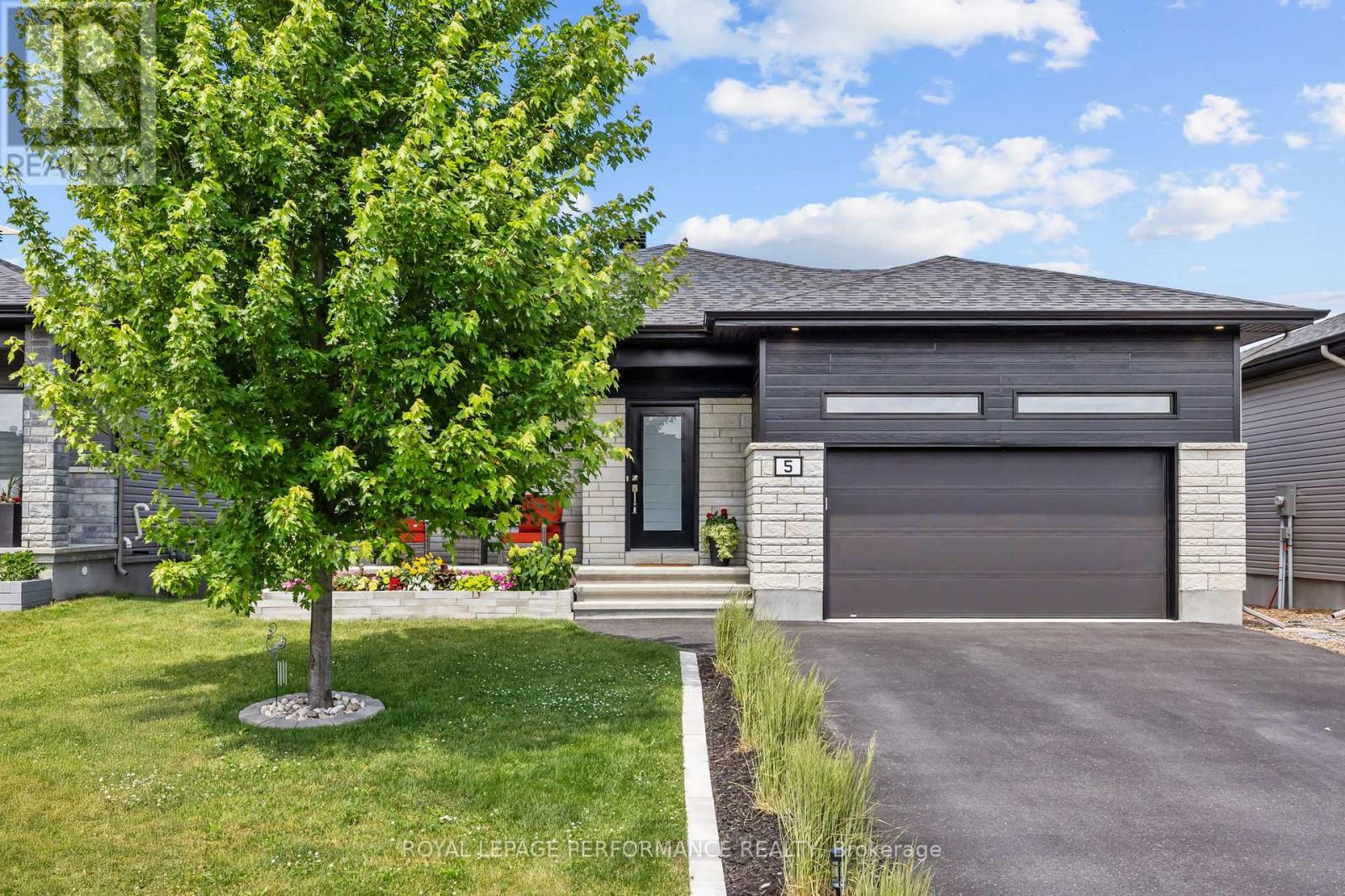 5 Matheson Street, North Stormont, Ontario  K0A 1R0 - Photo 2 - X12432621