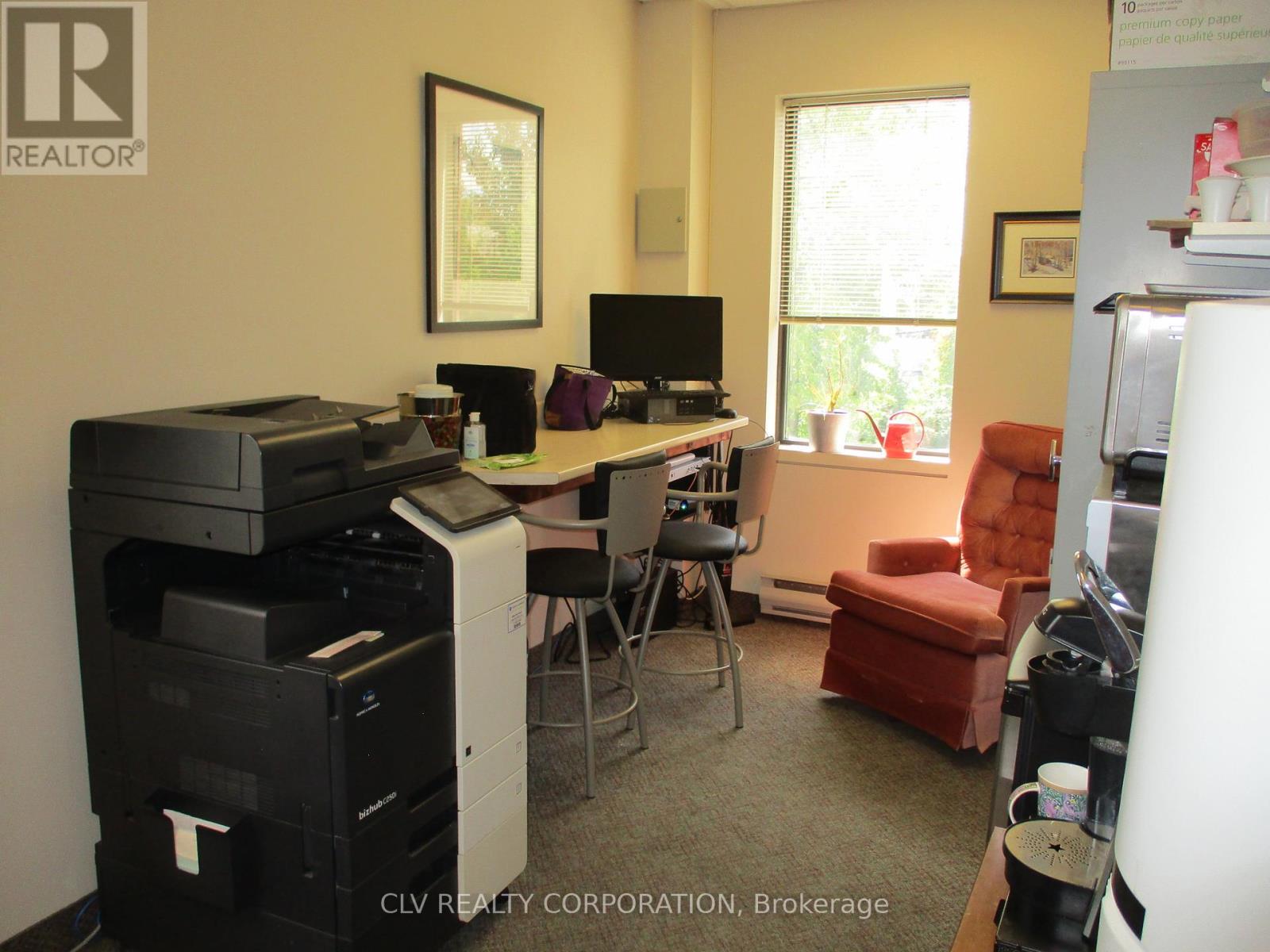 202 - 666 Kirkwood Avenue, Ottawa, Ontario K1Z 5X9 - Photo 3 - X12432629