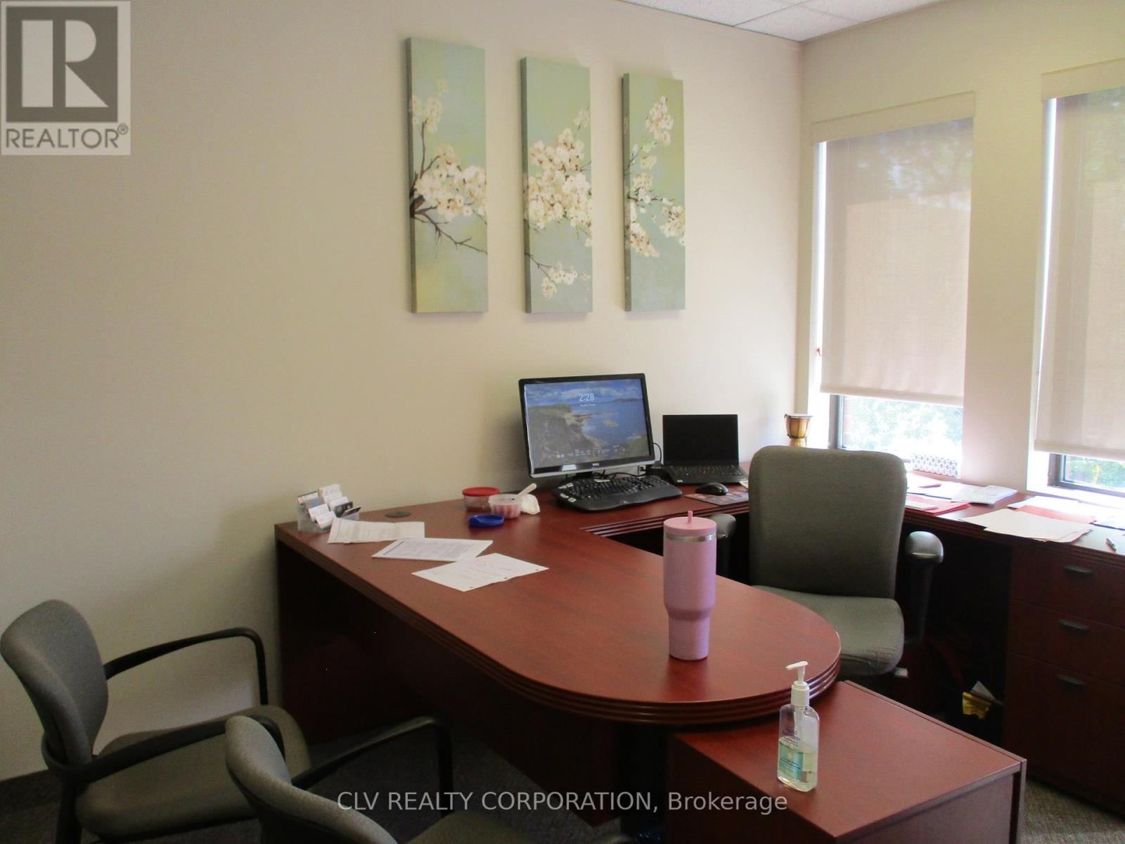 202 - 666 Kirkwood Avenue, Ottawa, Ontario K1Z 5X9 - Photo 4 - X12432629