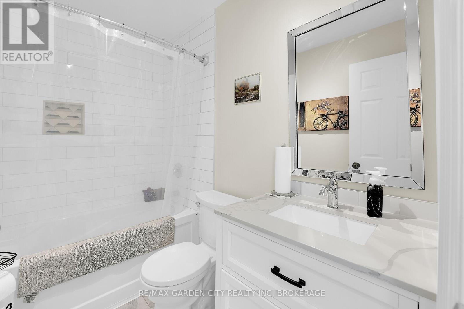 8 Steflar Street, Pelham (Fonthill), Ontario  L0S 1E4 - Photo 18 - X12432588