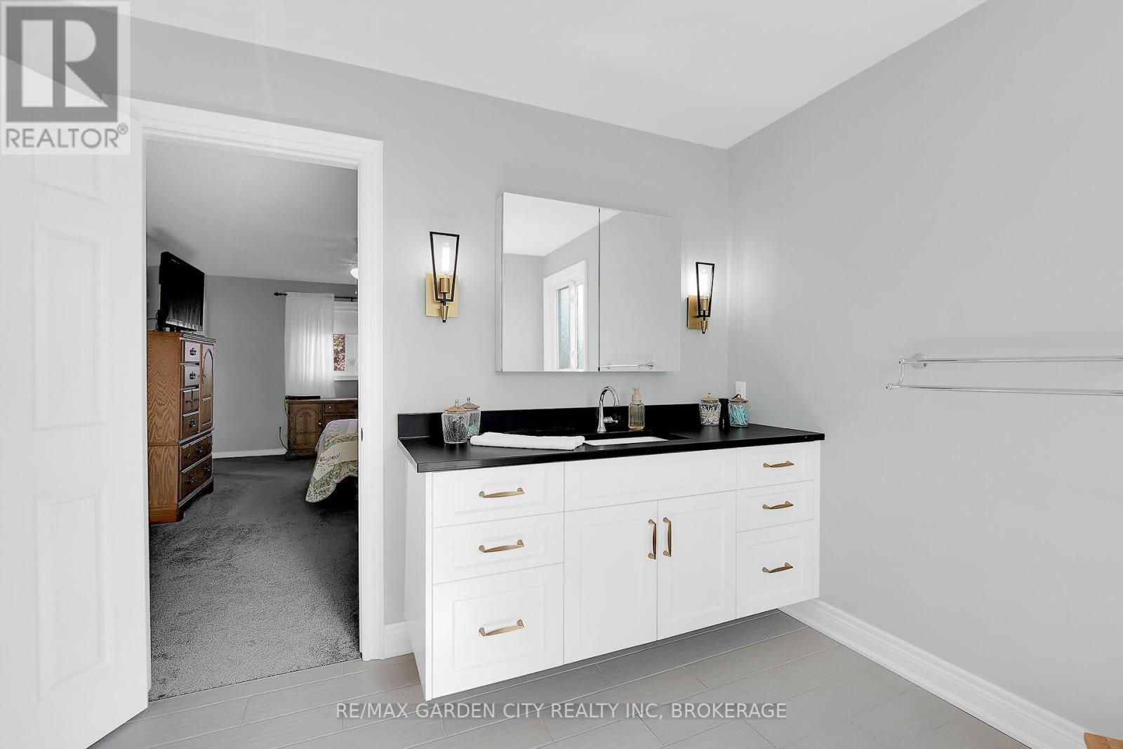 8 Steflar Street, Pelham (Fonthill), Ontario  L0S 1E4 - Photo 23 - X12432588
