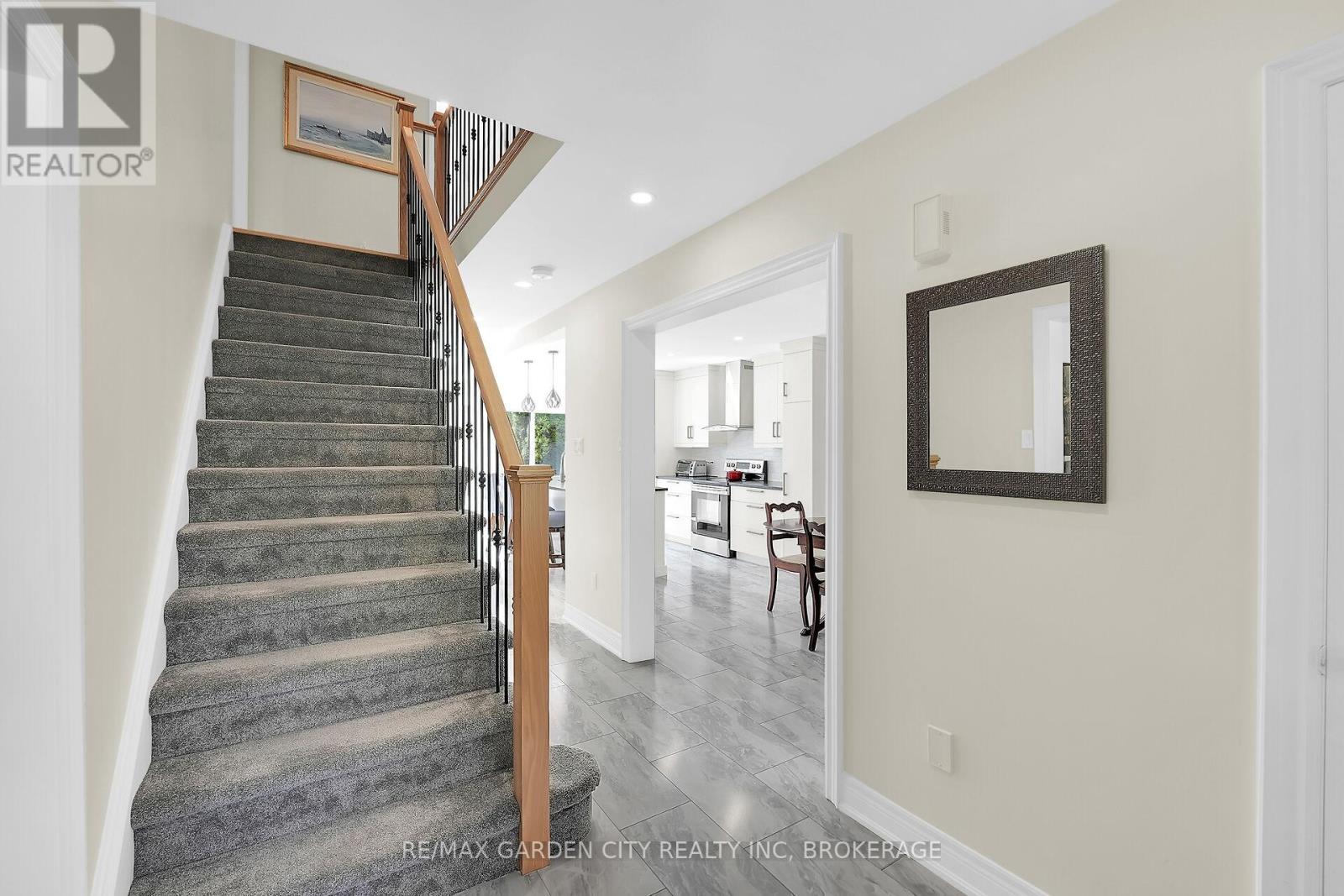 8 Steflar Street, Pelham (Fonthill), Ontario  L0S 1E4 - Photo 9 - X12432588