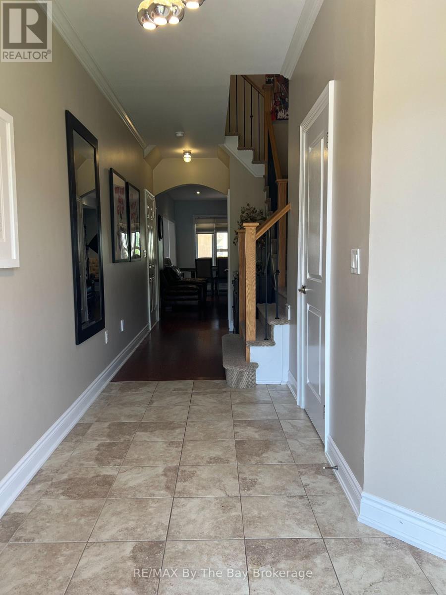 46 Sandy Coast Crescent, Wasaga Beach, Ontario  L9Z 0G1 - Photo 4 - S12432626