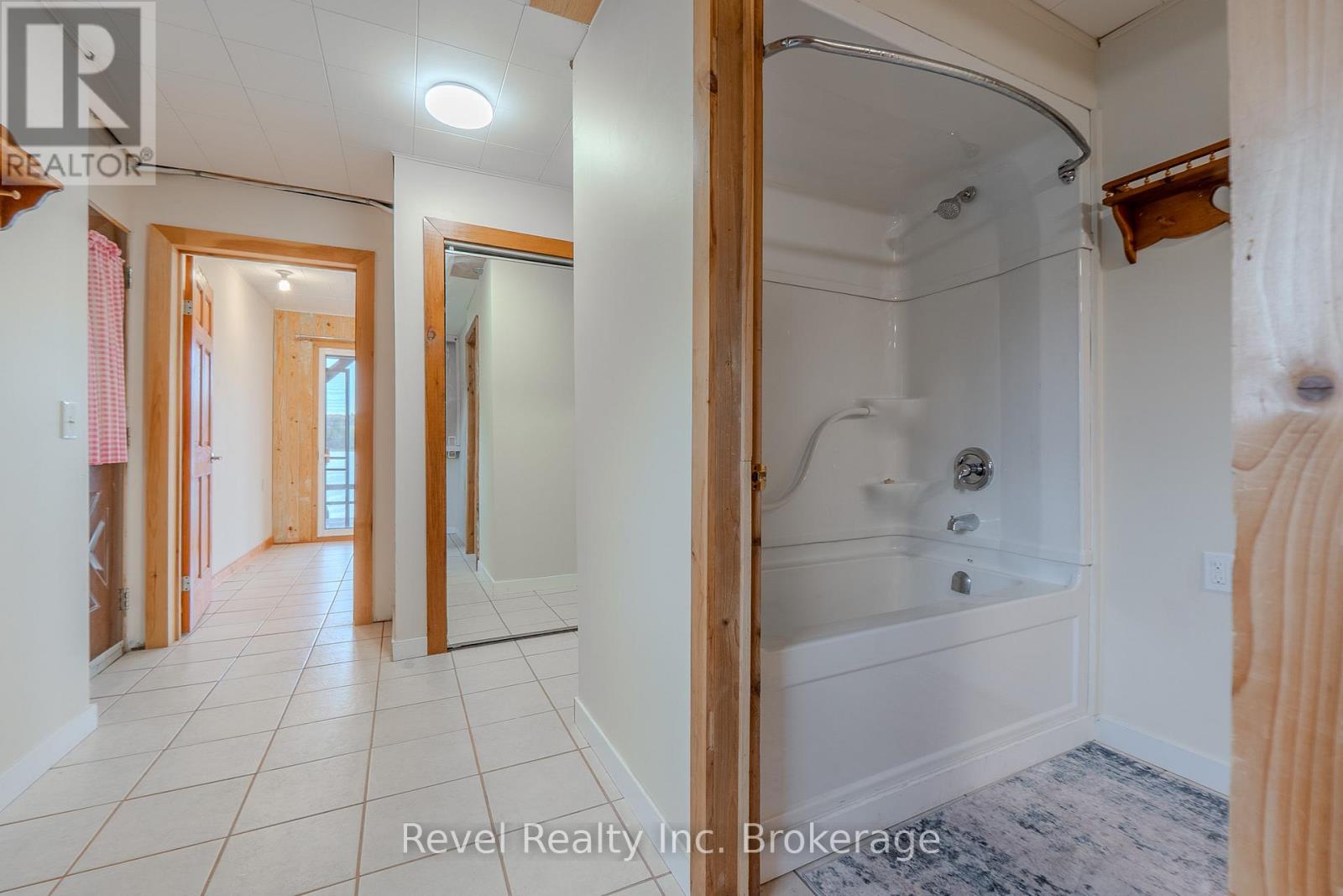 280 Sunnyside Road, Bonfield, Ontario  P0H 1E0 - Photo 10 - X12432568