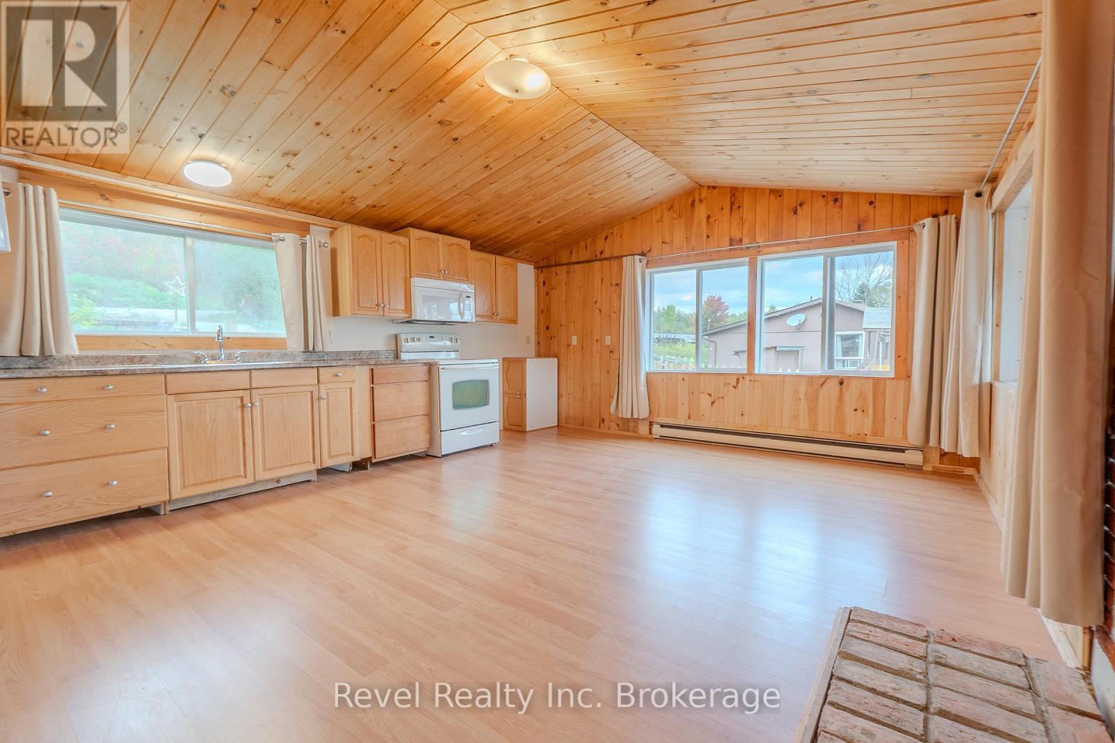 280 Sunnyside Road, Bonfield, Ontario  P0H 1E0 - Photo 11 - X12432568