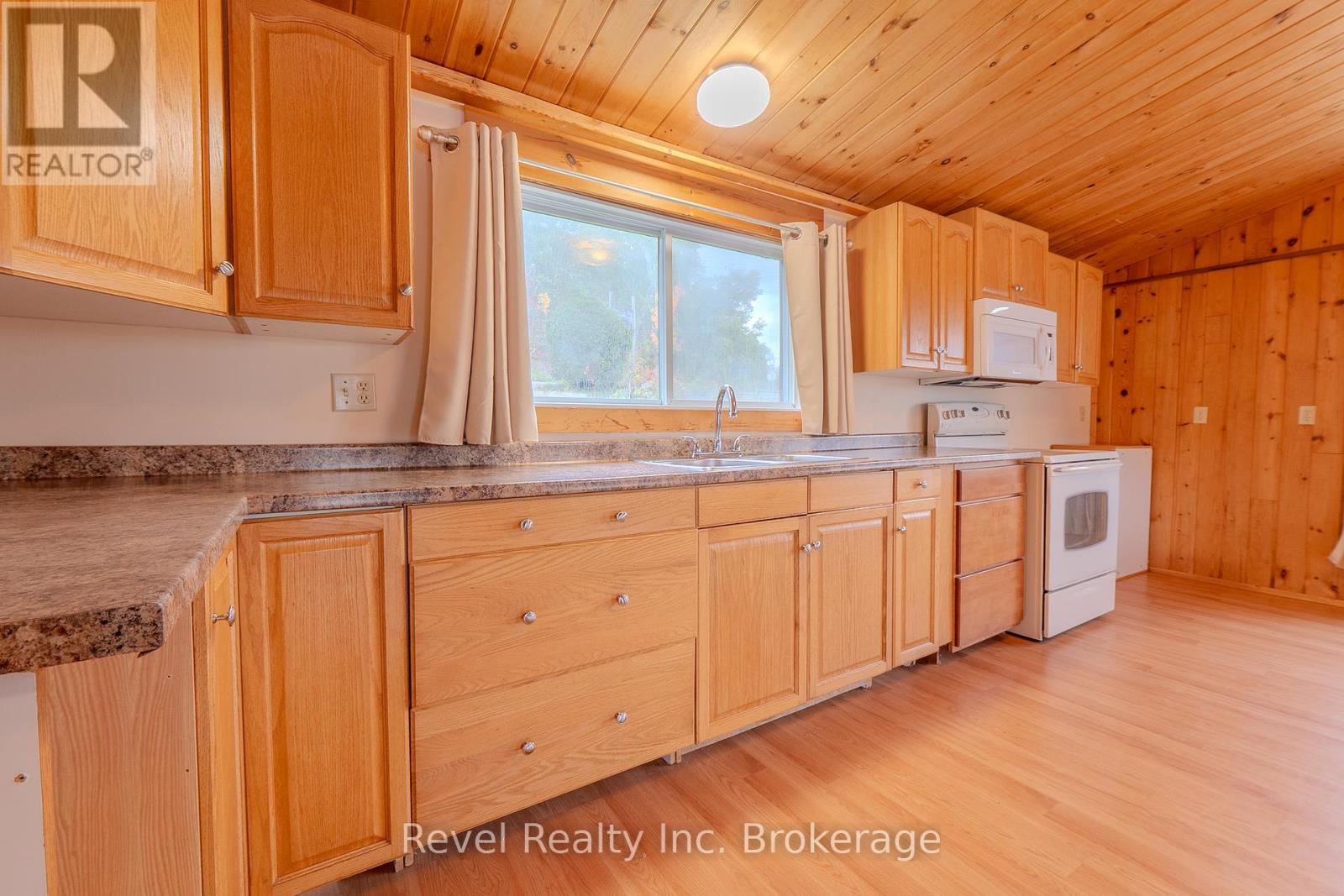 280 Sunnyside Road, Bonfield, Ontario  P0H 1E0 - Photo 9 - X12432568