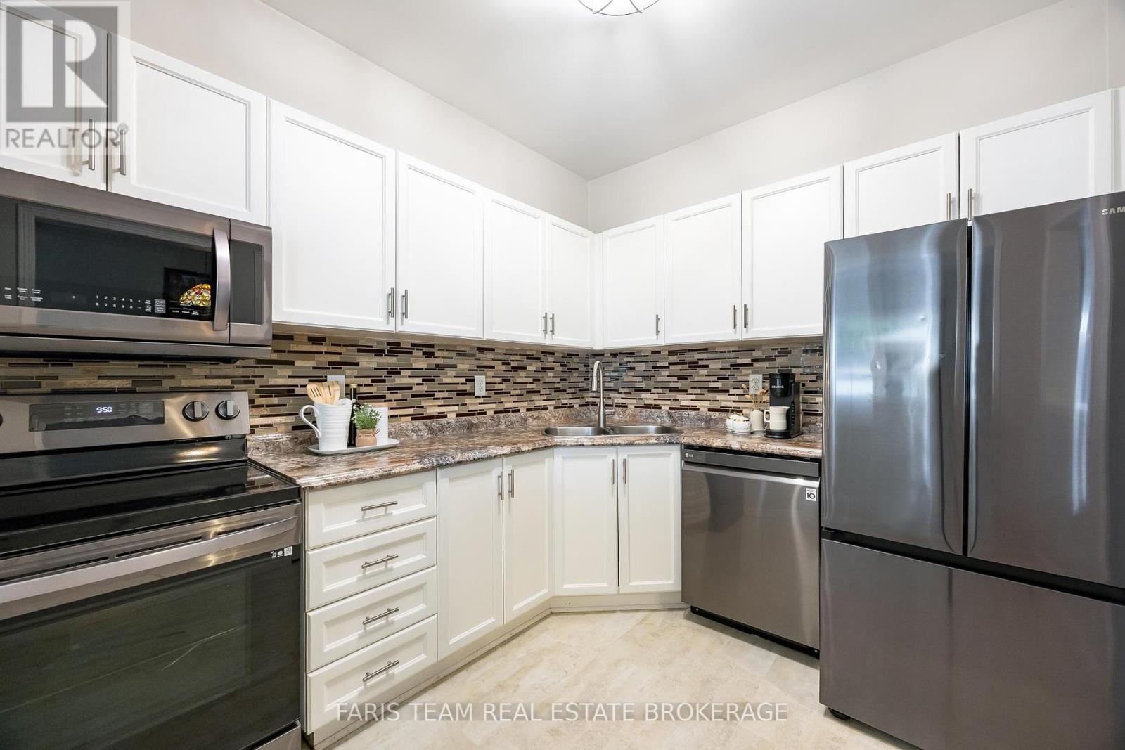 80 Bruce Crescent, Barrie (Bayshore), Ontario  L4N 8T8 - Photo 8 - S12426509