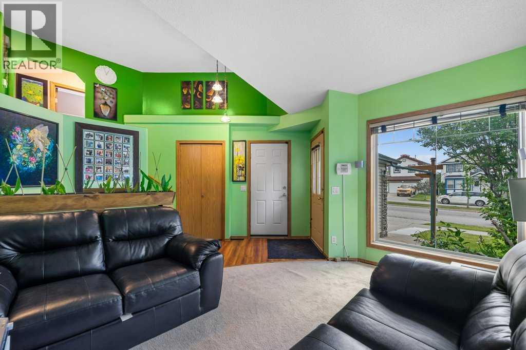 29 Country Hills Drive Nw, Calgary, Alberta  T3K 4S2 - Photo 5 - A2234120