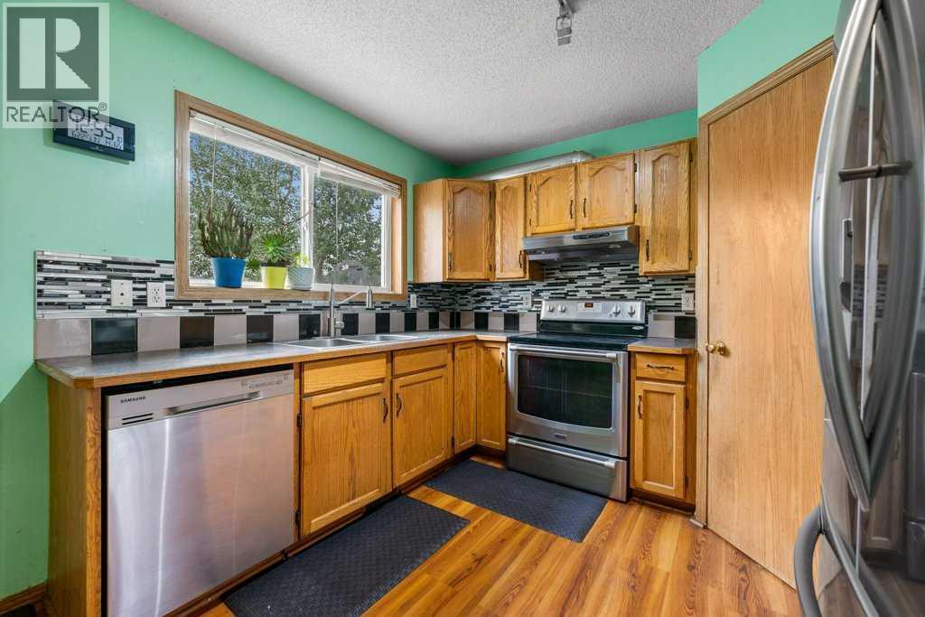 29 Country Hills Drive Nw, Calgary, Alberta  T3K 4S2 - Photo 13 - A2234120