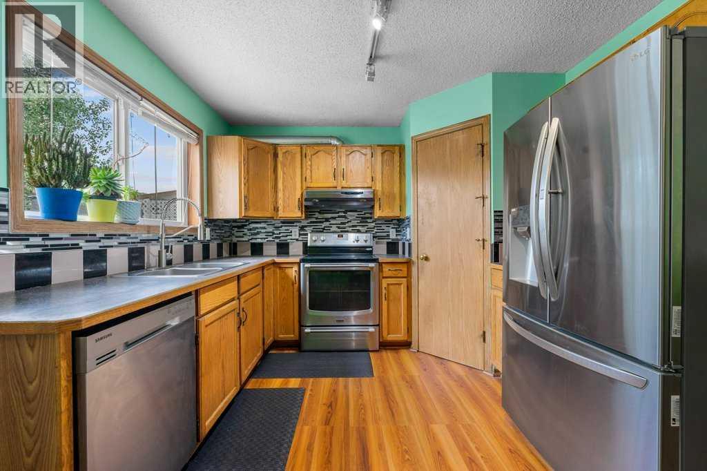 29 Country Hills Drive Nw, Calgary, Alberta  T3K 4S2 - Photo 11 - A2234120