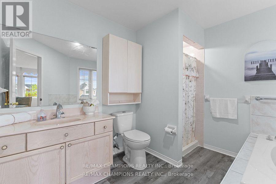 30 Larkspur Road, Brampton, Ontario  L6R 2T6 - Photo 14 - W12432474