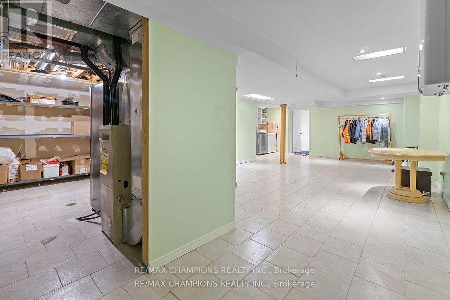 30 Larkspur Road, Brampton, Ontario  L6R 2T6 - Photo 15 - W12432474