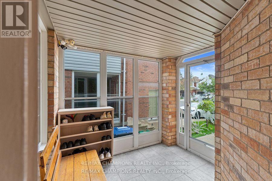 30 Larkspur Road, Brampton, Ontario  L6R 2T6 - Photo 18 - W12432474