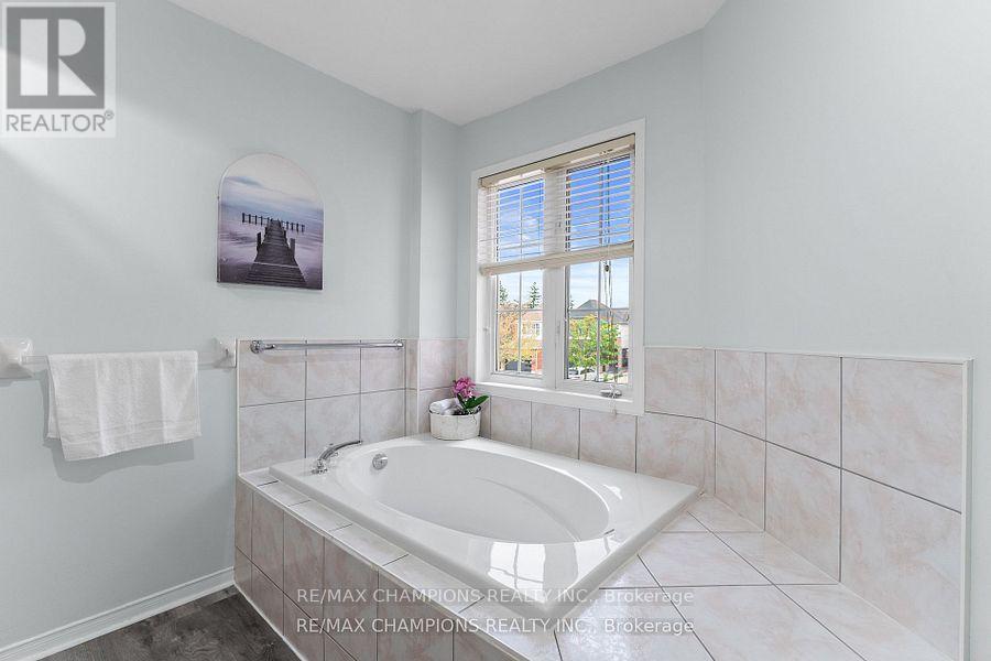 30 Larkspur Road, Brampton, Ontario  L6R 2T6 - Photo 20 - W12432474