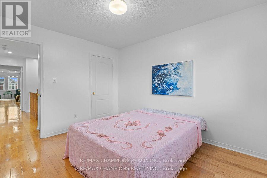 30 Larkspur Road, Brampton, Ontario  L6R 2T6 - Photo 21 - W12432474