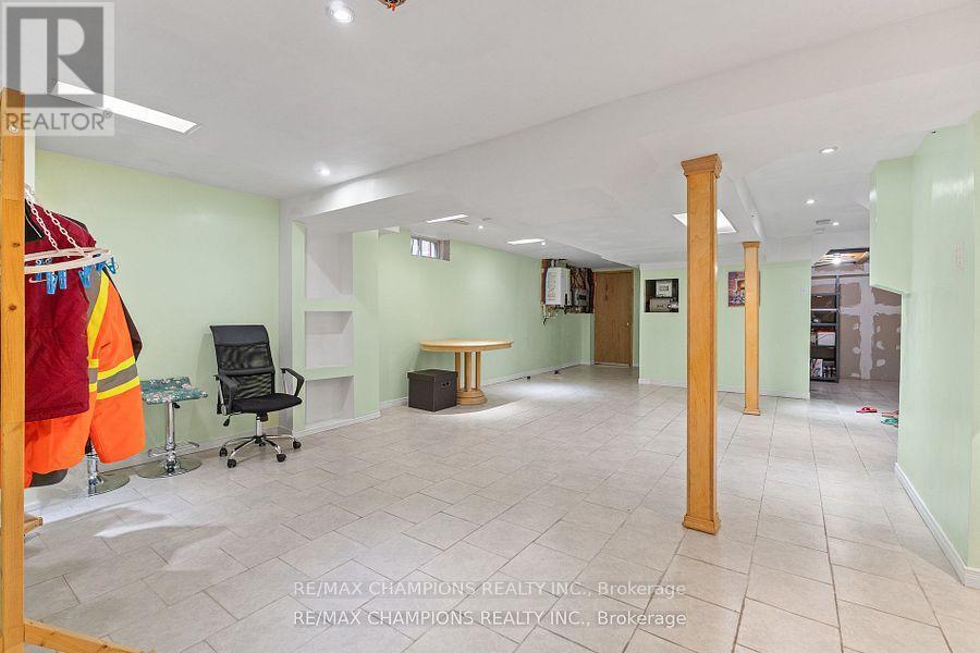 30 Larkspur Road, Brampton, Ontario  L6R 2T6 - Photo 23 - W12432474