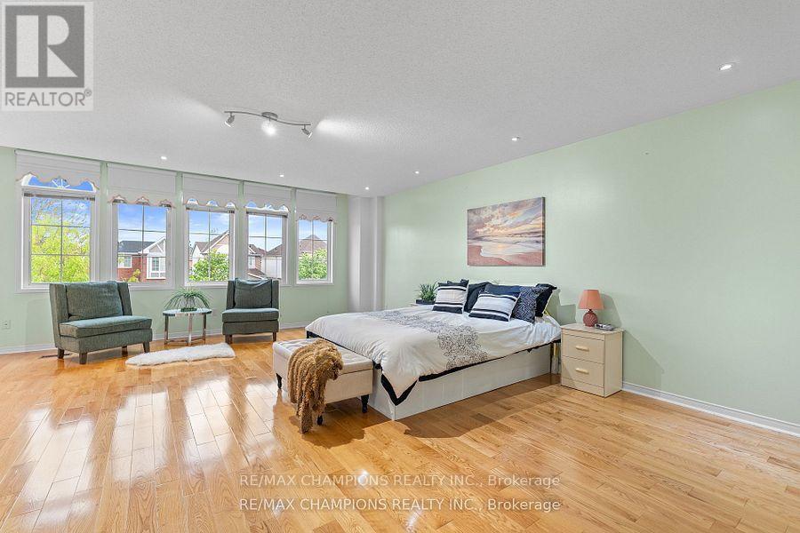 30 Larkspur Road, Brampton, Ontario  L6R 2T6 - Photo 25 - W12432474