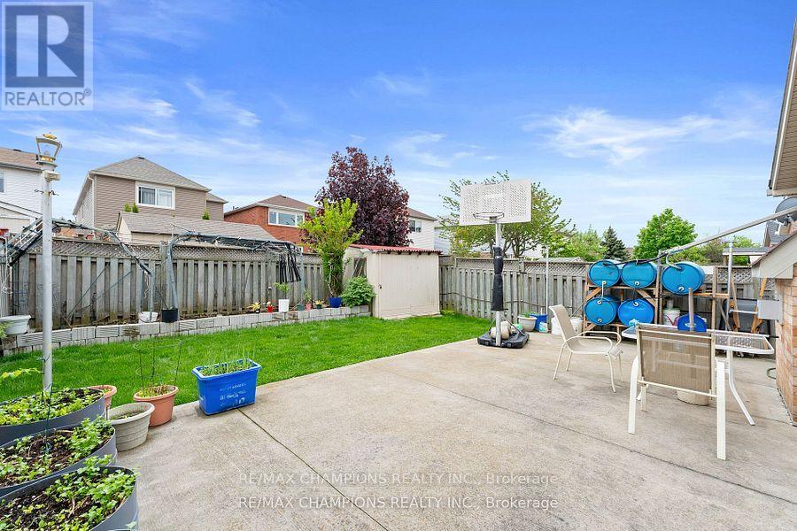 30 Larkspur Road, Brampton, Ontario  L6R 2T6 - Photo 29 - W12432474