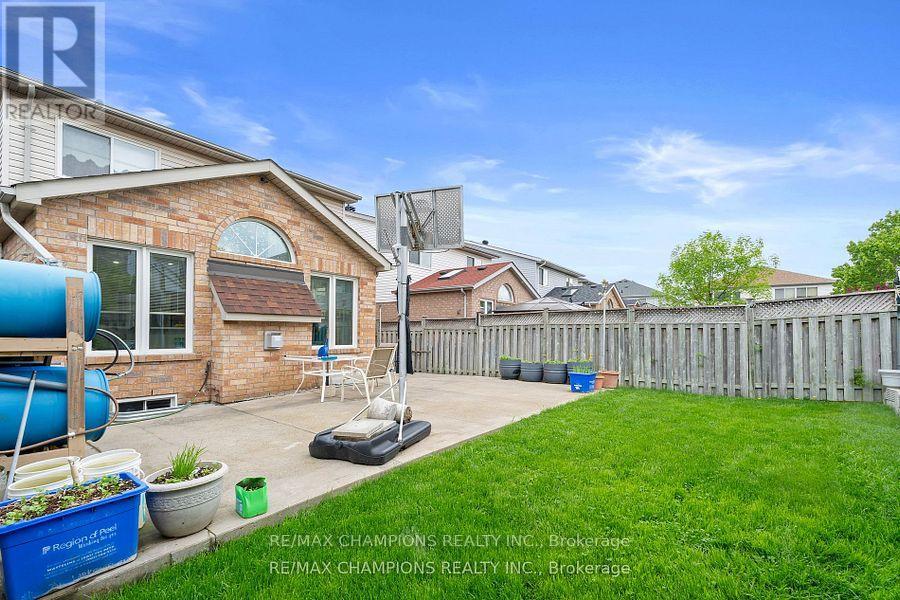 30 Larkspur Road, Brampton, Ontario  L6R 2T6 - Photo 30 - W12432474