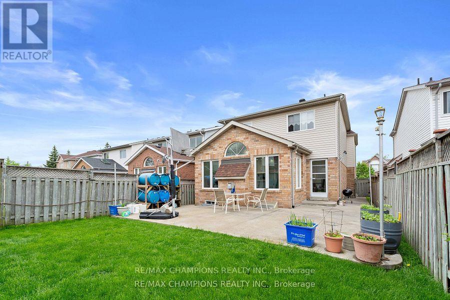30 Larkspur Road, Brampton, Ontario  L6R 2T6 - Photo 31 - W12432474