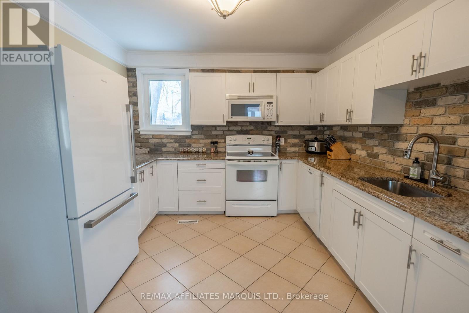 7 Old Orchard Avenue, Cornwall, Ontario  K6H 2H1 - Photo 14 - X12432589