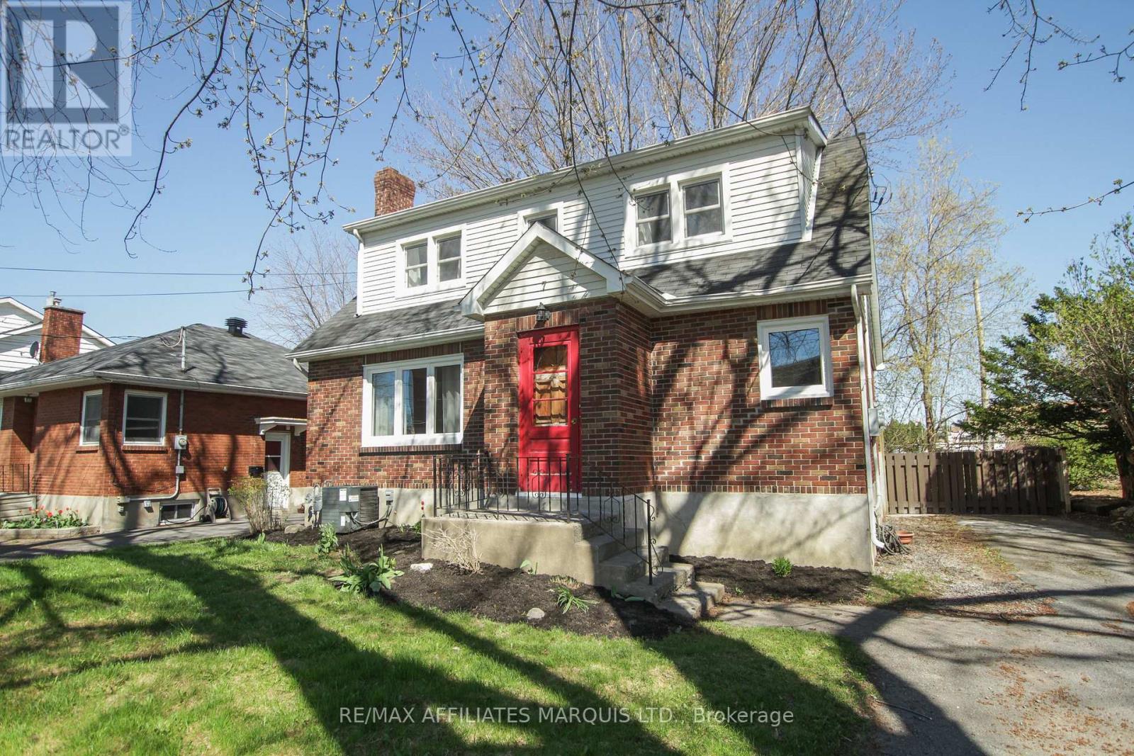 7 Old Orchard Avenue, Cornwall, Ontario  K6H 2H1 - Photo 2 - X12432589