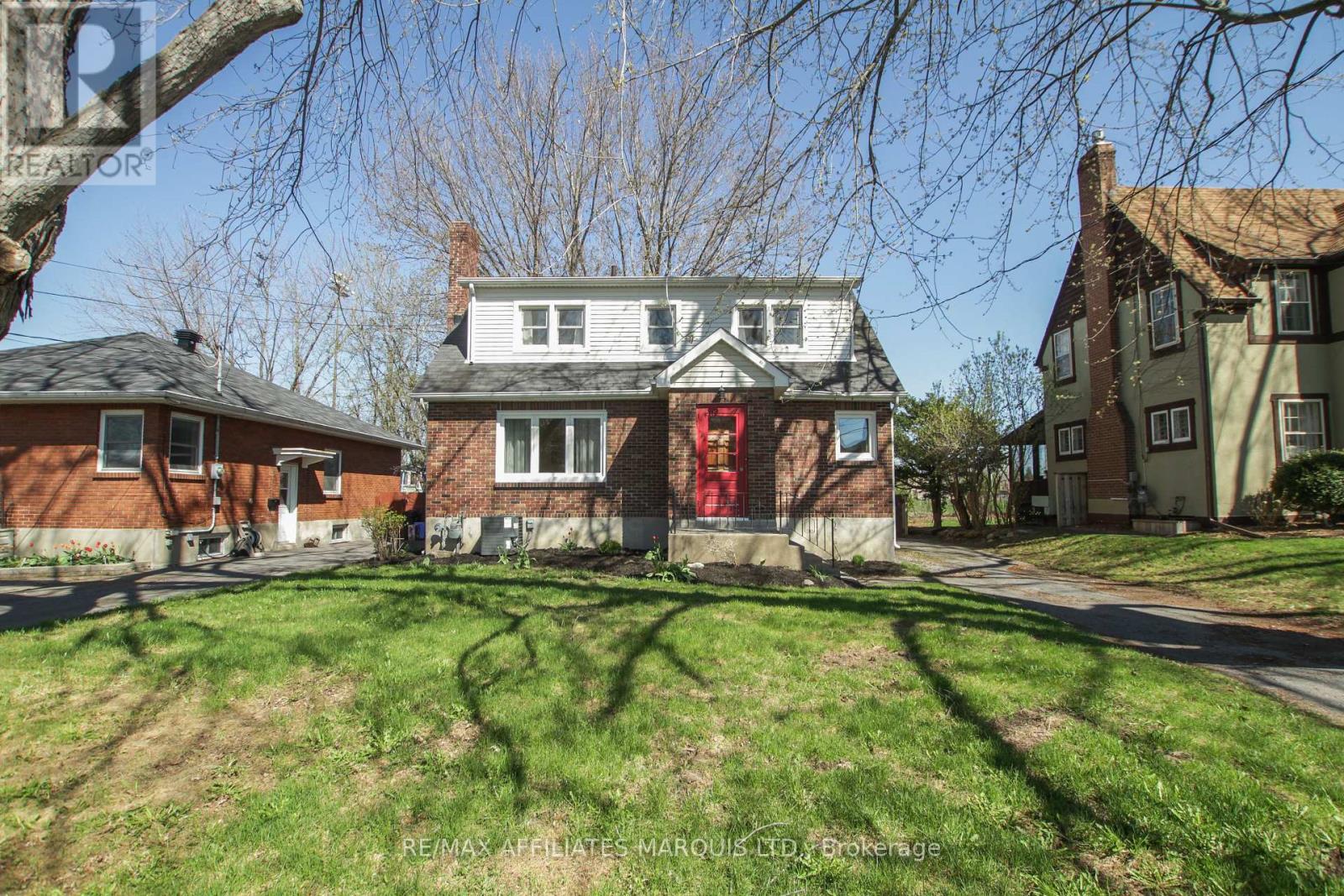 7 Old Orchard Avenue, Cornwall, Ontario  K6H 2H1 - Photo 3 - X12432589