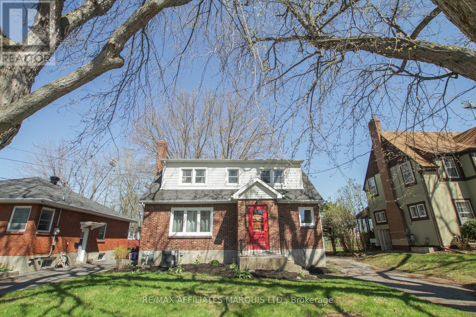 7 Old Orchard Avenue, Cornwall, Ontario  K6H 2H1 - Photo 5 - X12432589