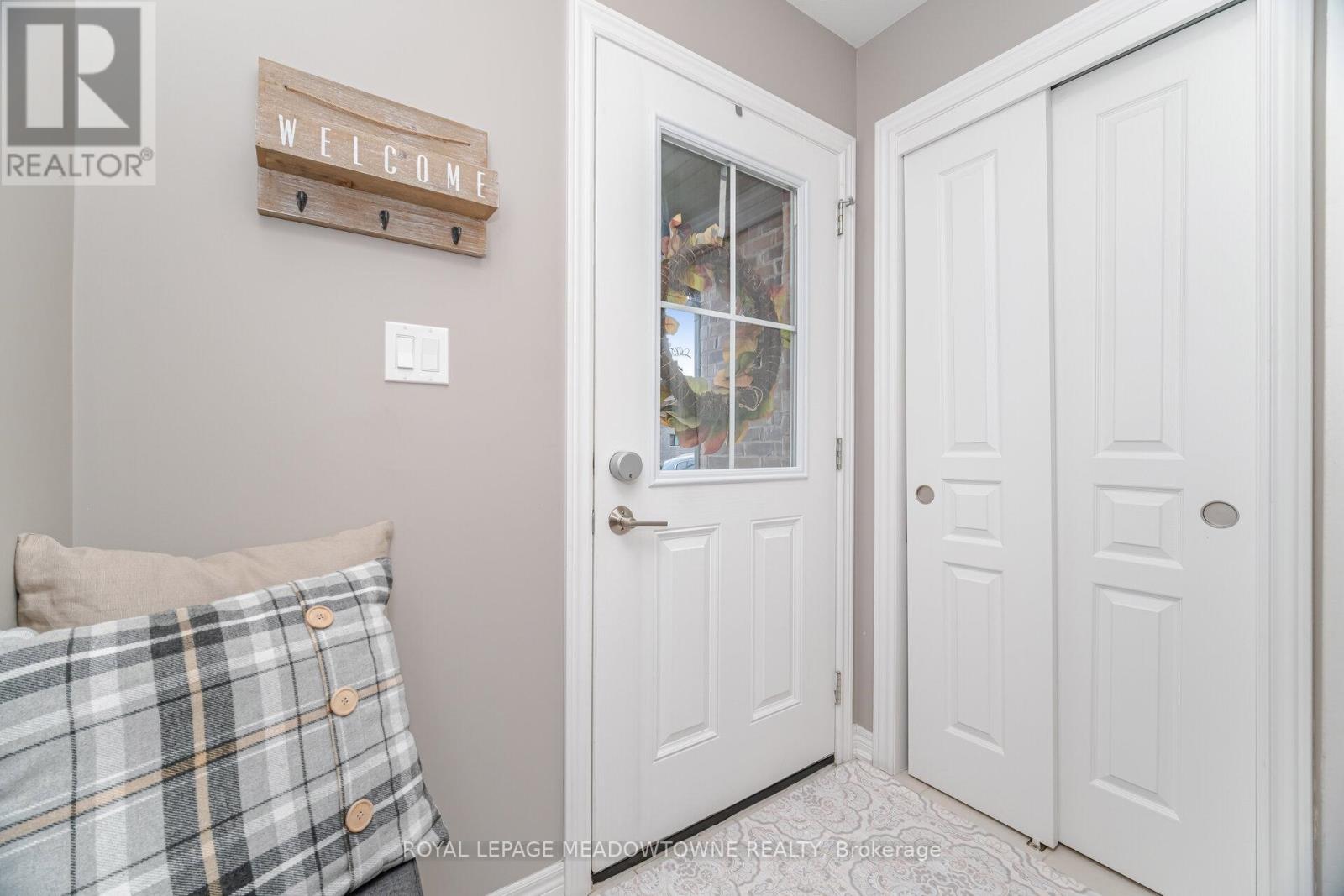 6338 Shapton Crescent, Niagara Falls, Ontario  L2H 0L9 - Photo 3 - X12432462