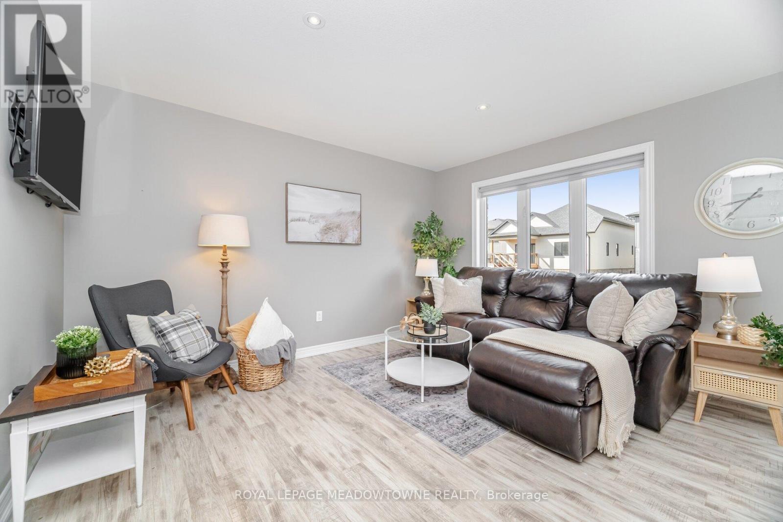 6338 Shapton Crescent, Niagara Falls, Ontario  L2H 0L9 - Photo 7 - X12432462