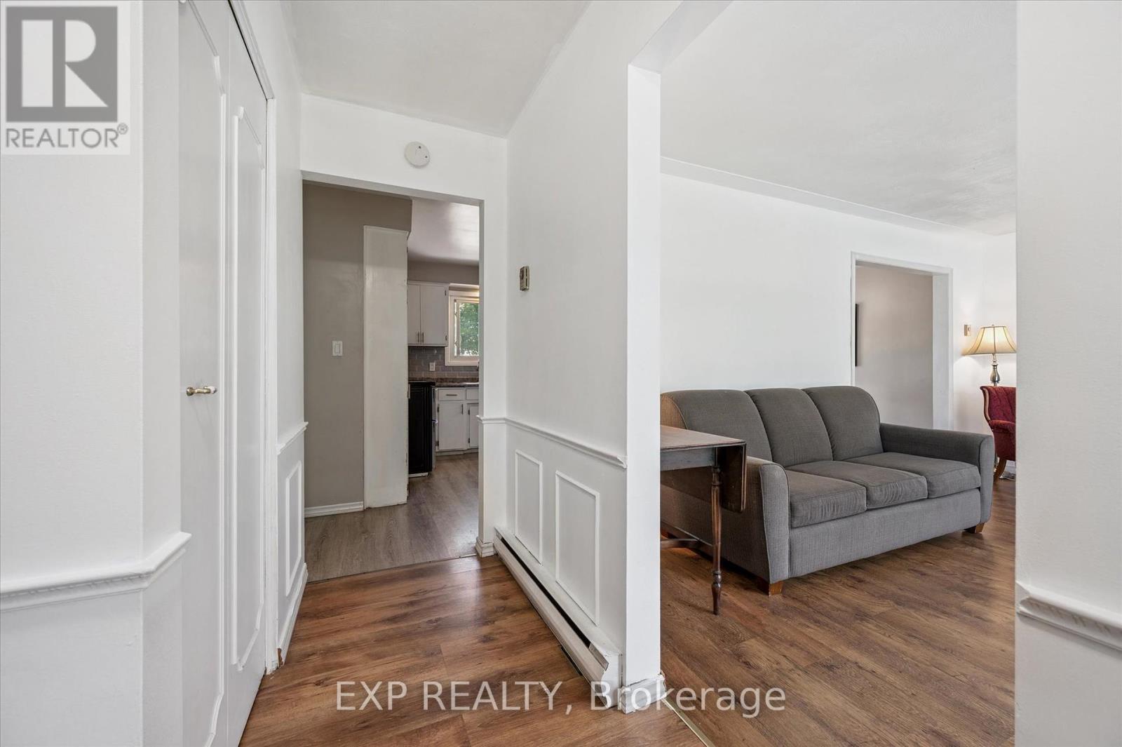 338 Ascot Place, Waterloo, Ontario  N2J 3V8 - Photo 4 - X12432479
