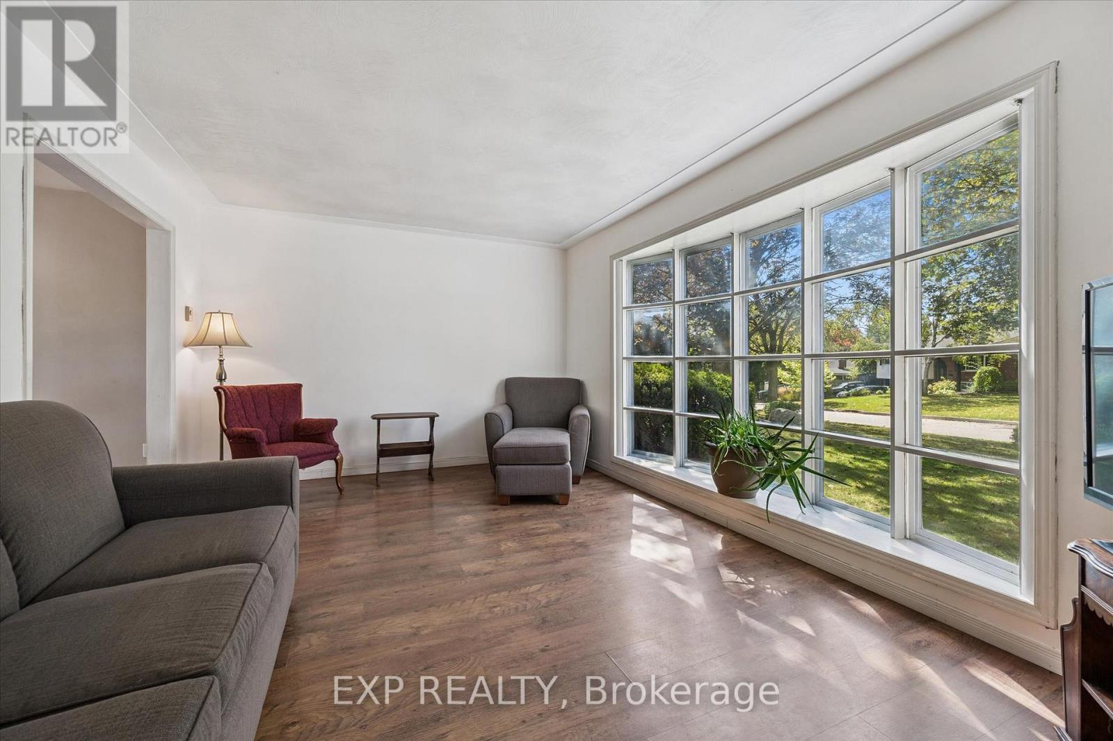 338 Ascot Place, Waterloo, Ontario  N2J 3V8 - Photo 5 - X12432479