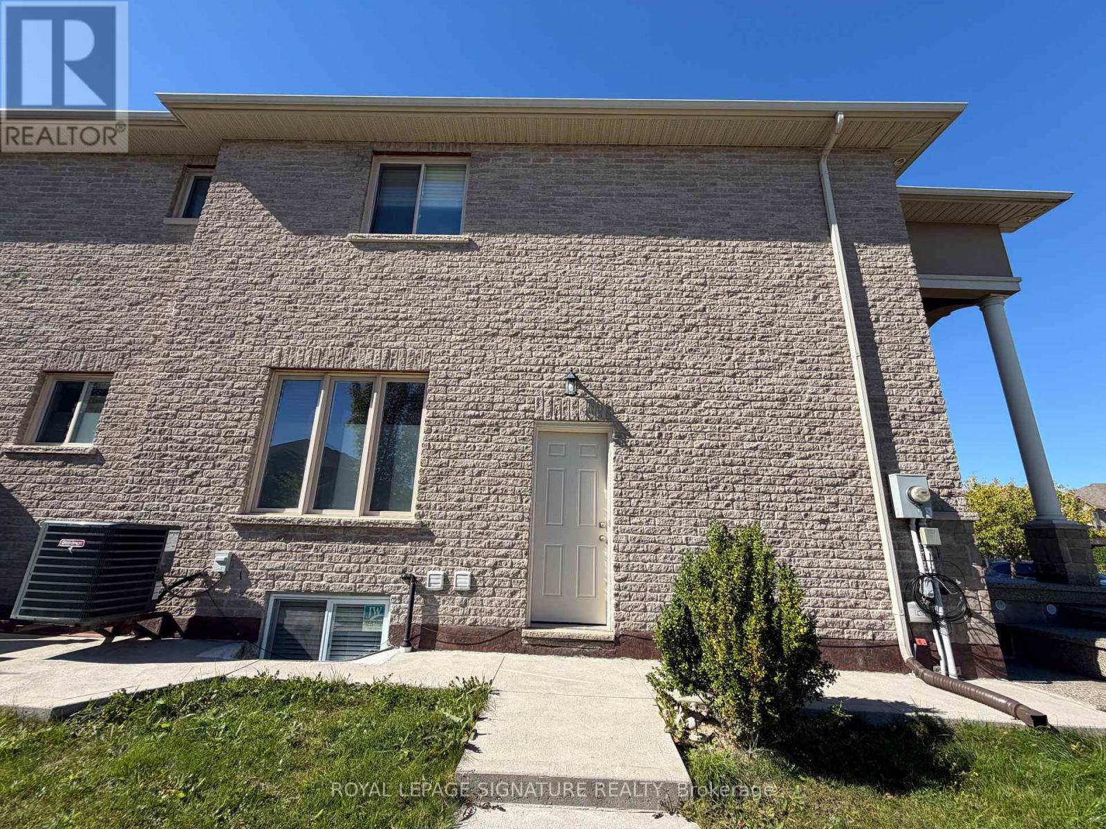 Bsmt - 61 Eagleglen Way, Hamilton, Ontario  L9B 0C5 - Photo 5 - X12432493
